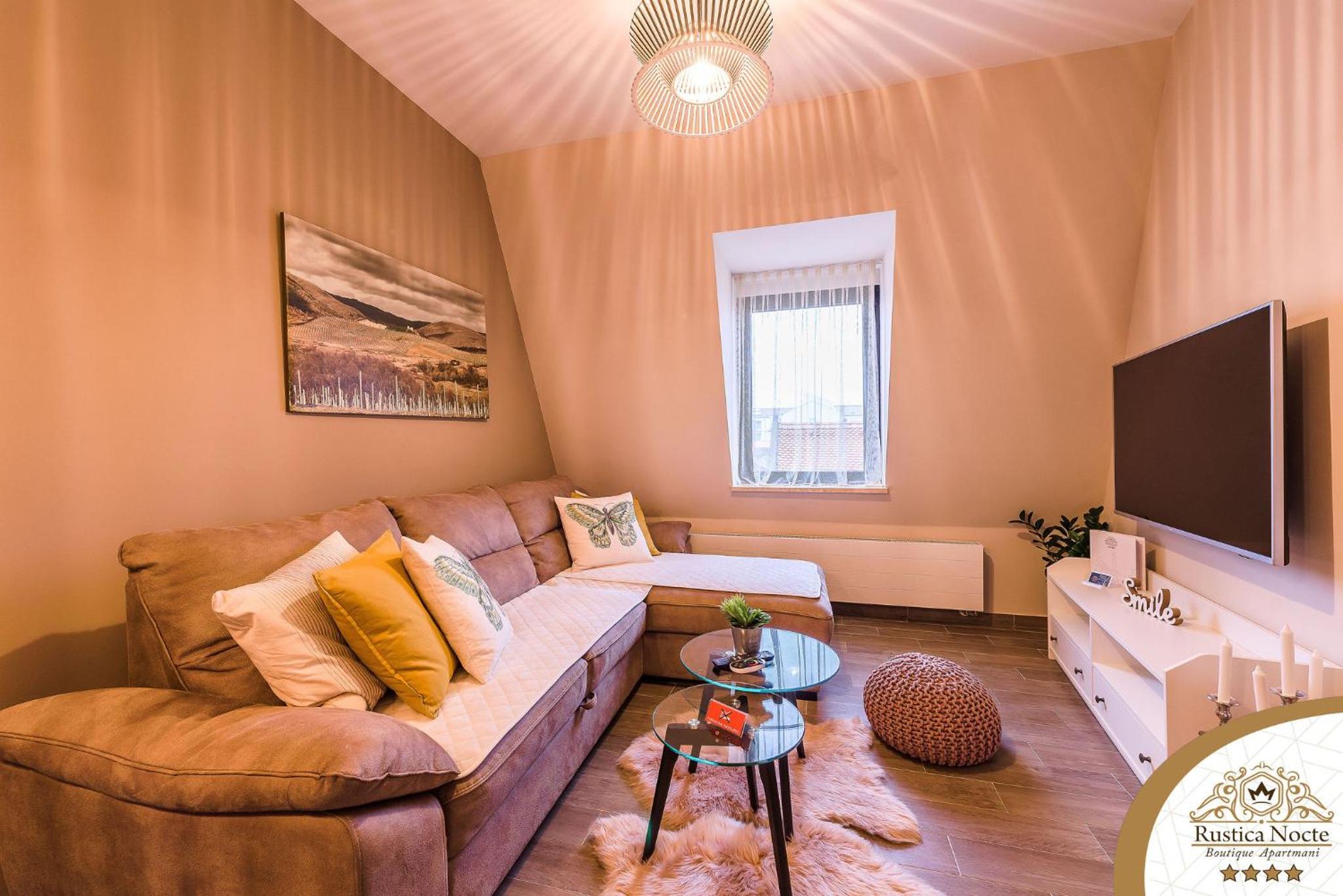 Deluxe Two-Bedroom Apartment with City View - Photo 31