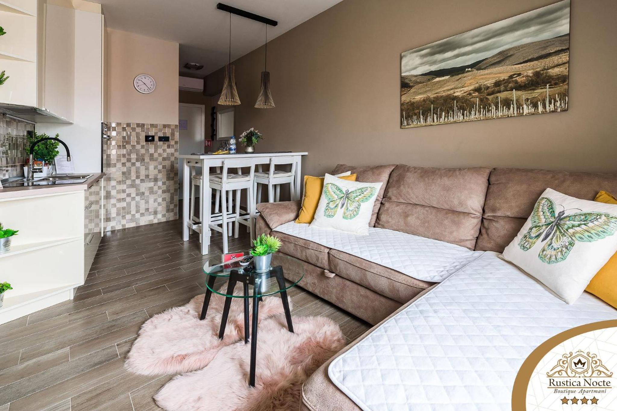 Deluxe Two-Bedroom Apartment with City View - Photo 10