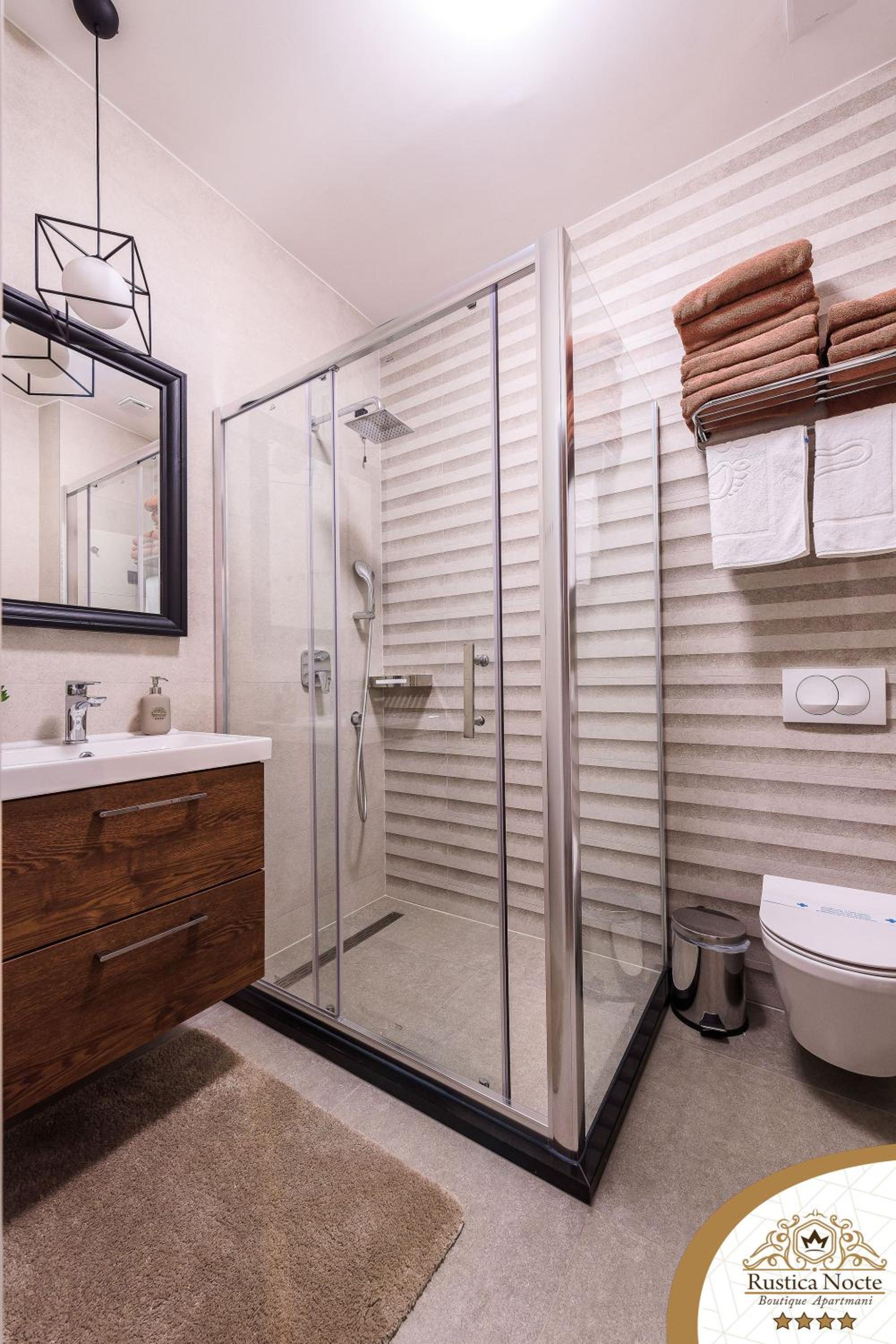 Deluxe Two-Bedroom Apartment with City View - Photo 27
