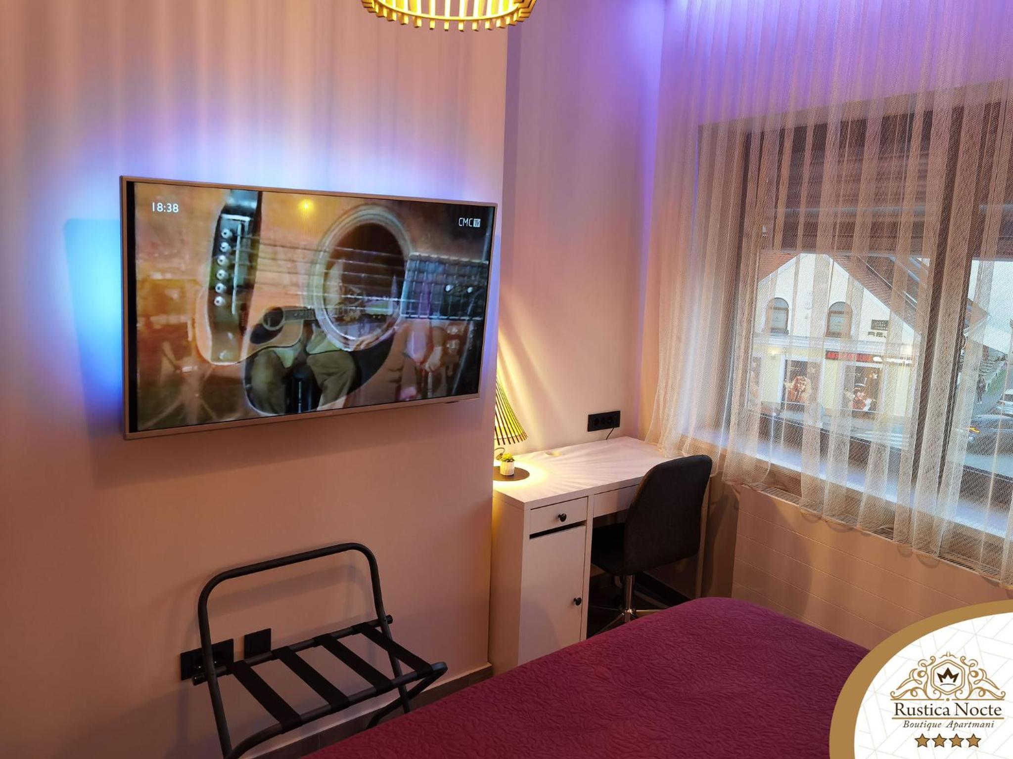 Deluxe Two-Bedroom Apartment with City View - Photo 40