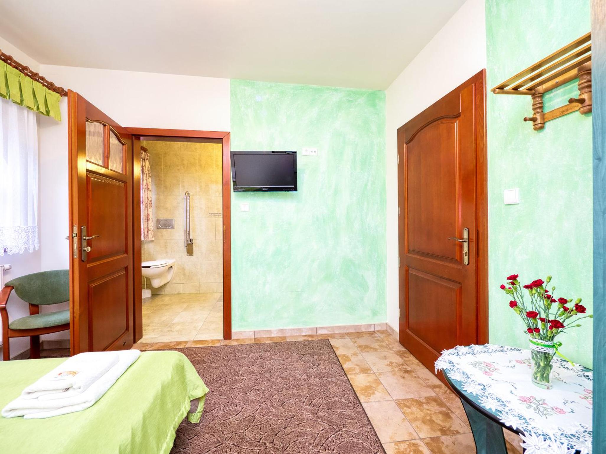 Single Room - Disability Access photo 3