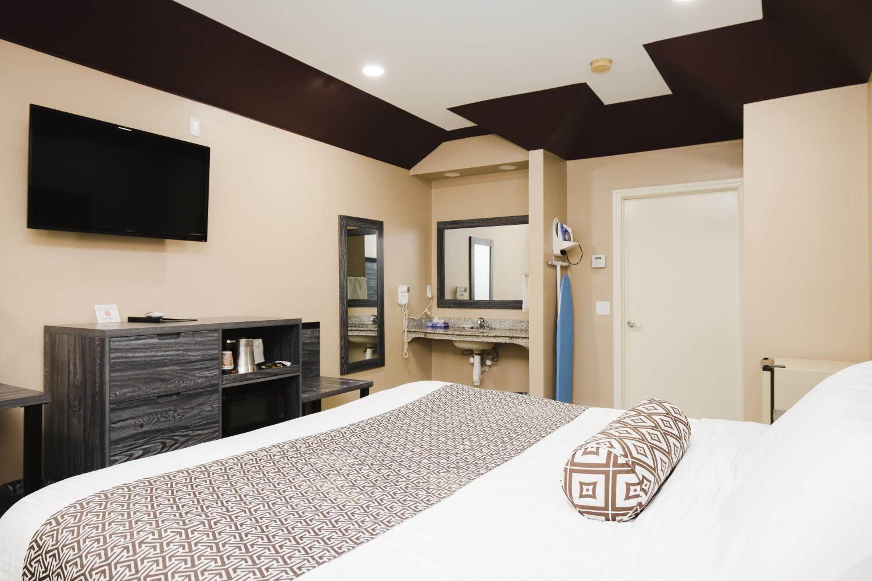 King Room - Non-Smoking - Photo 28