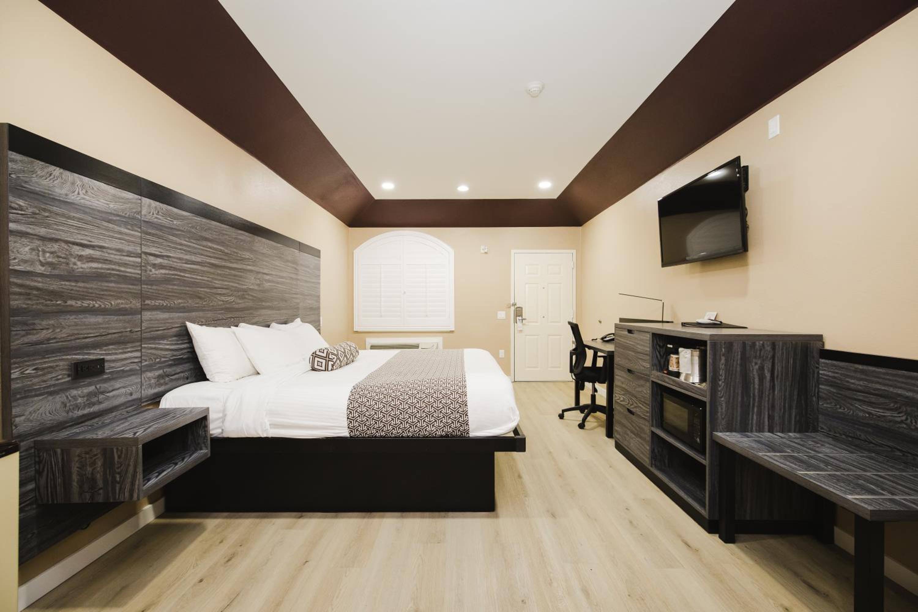 King Room - Non-Smoking - Photo 25