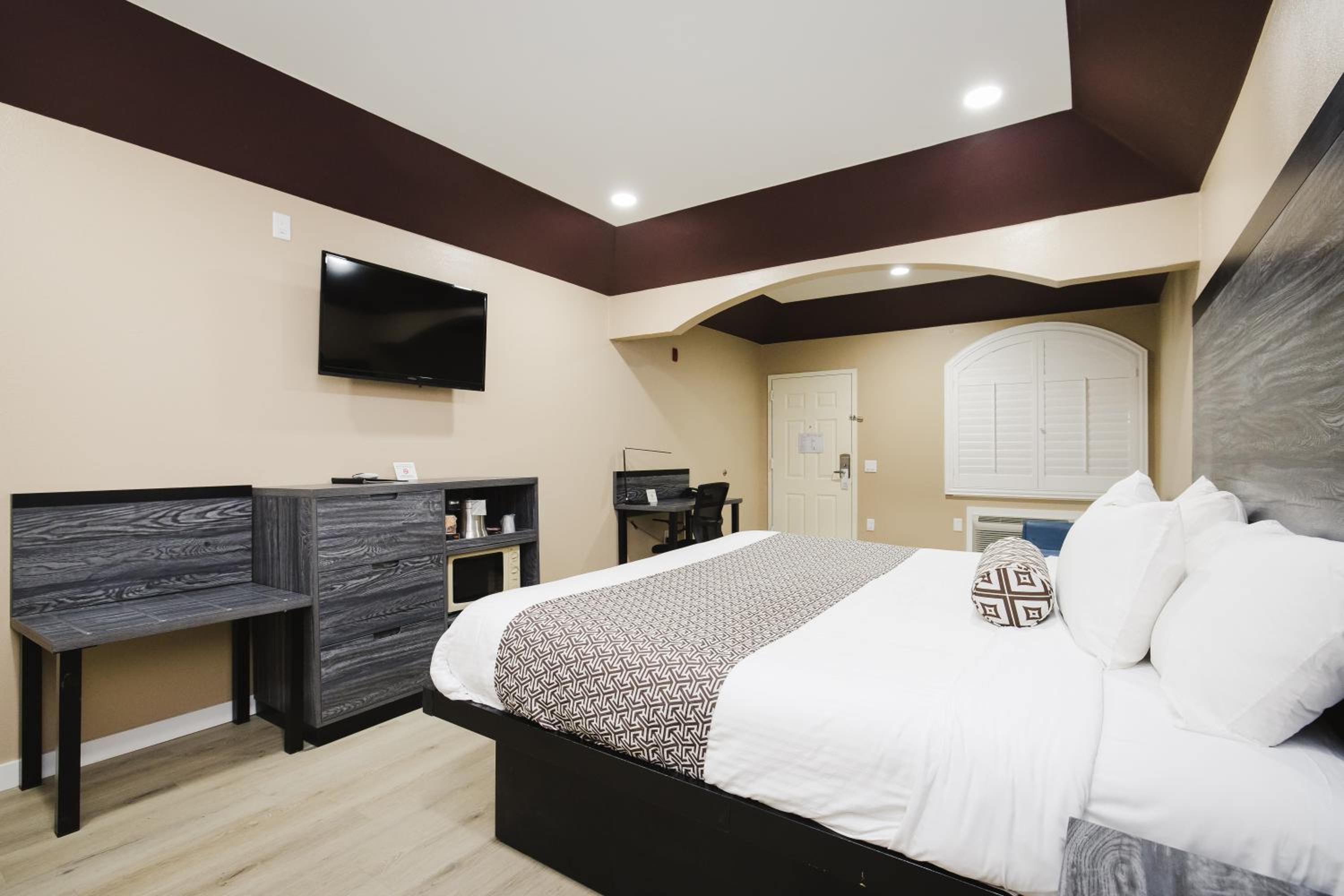 King Room - Non-Smoking - Photo 24