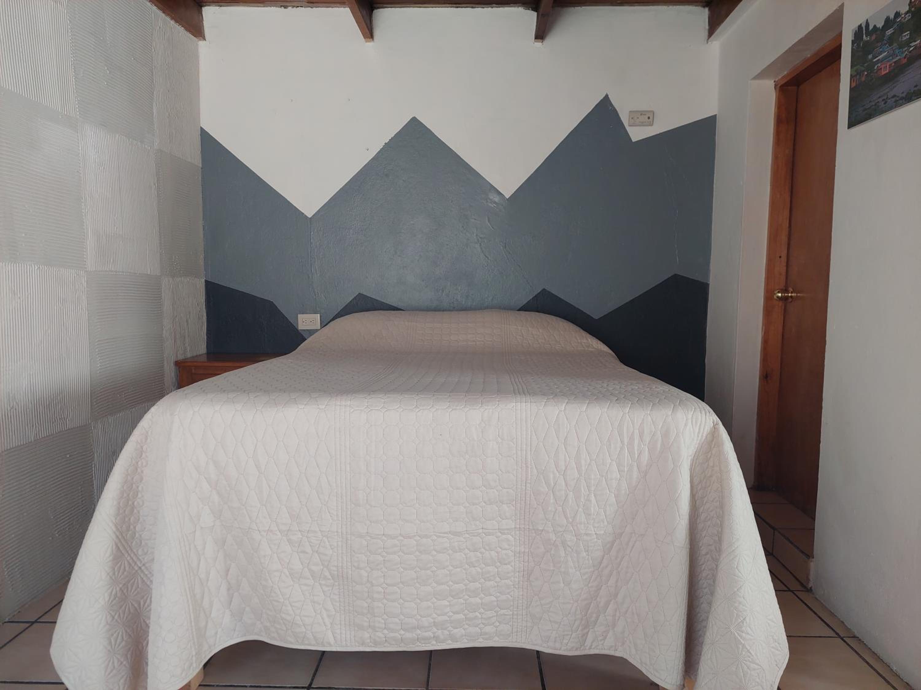 Standard Twin Room - Photo 4