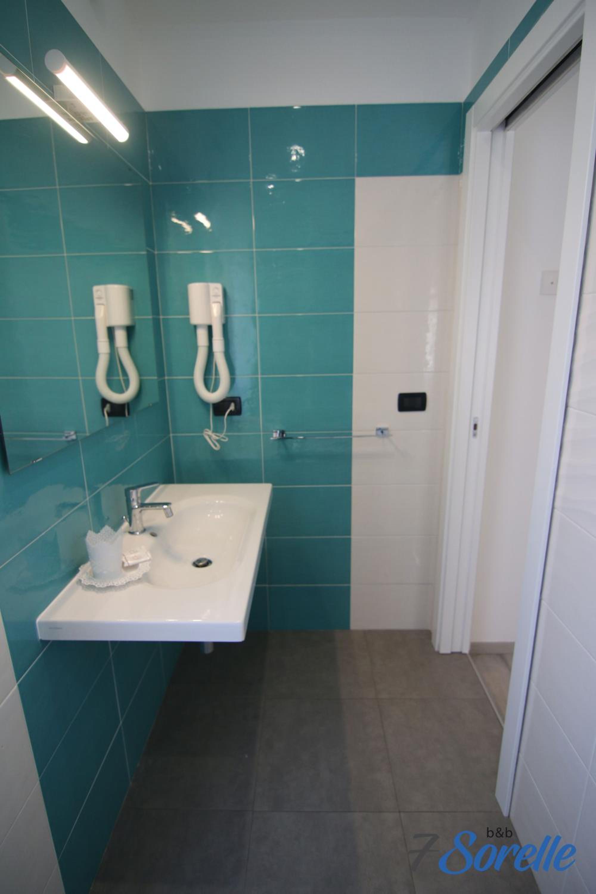 Deluxe Double Room - Photo 25