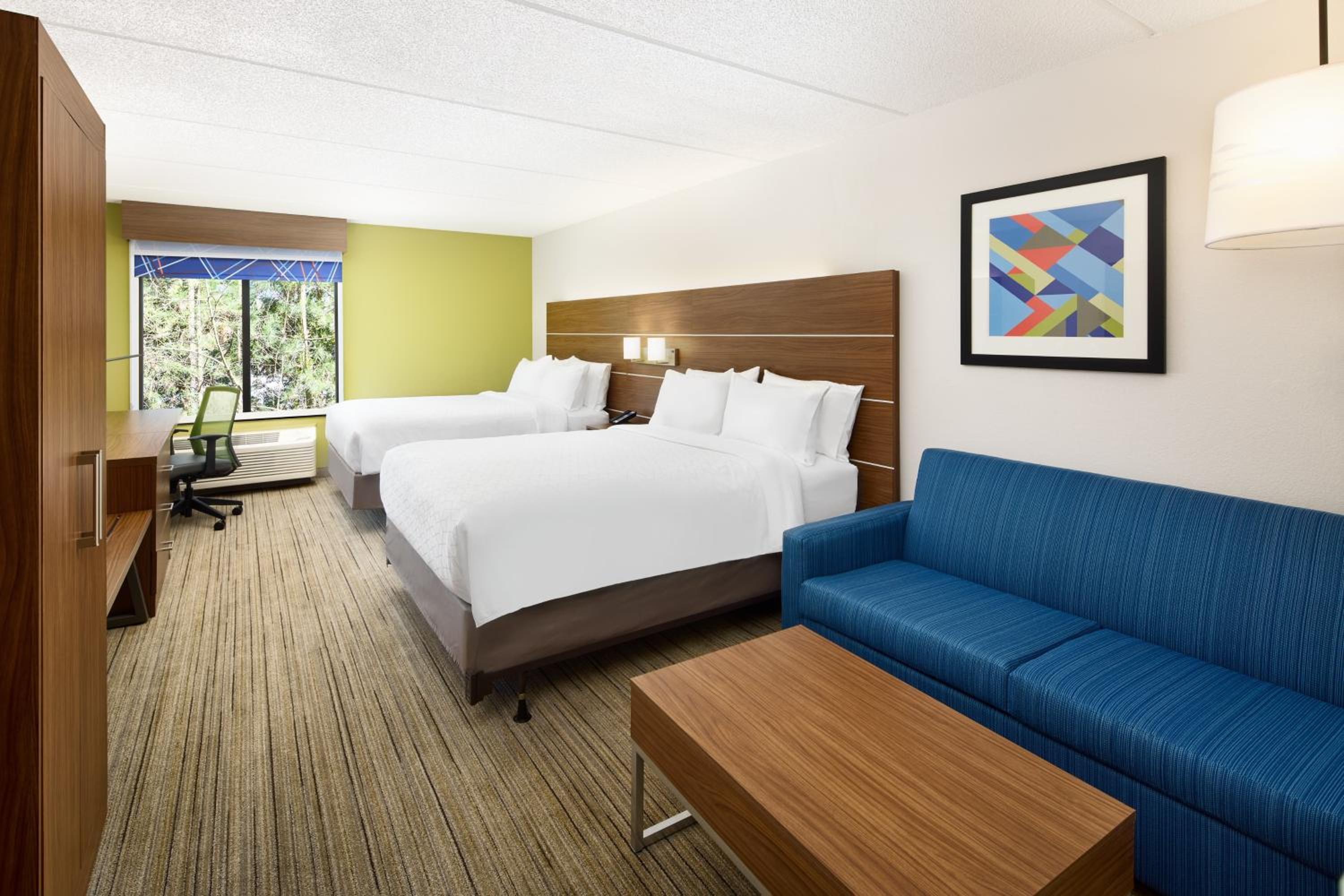Suite with Bath Tub - Hearing Accessible/Non-Smoking