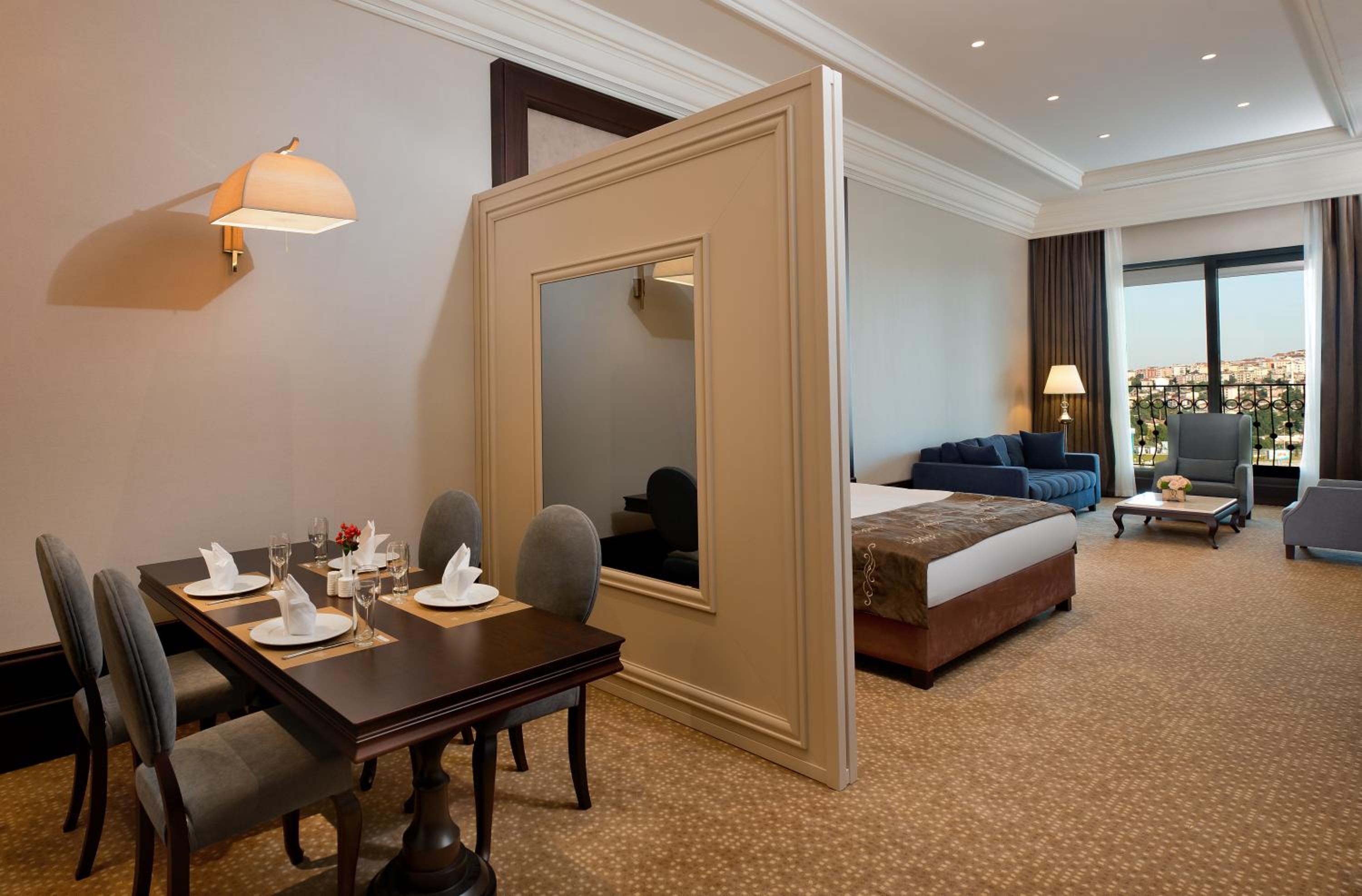 Deluxe Suite