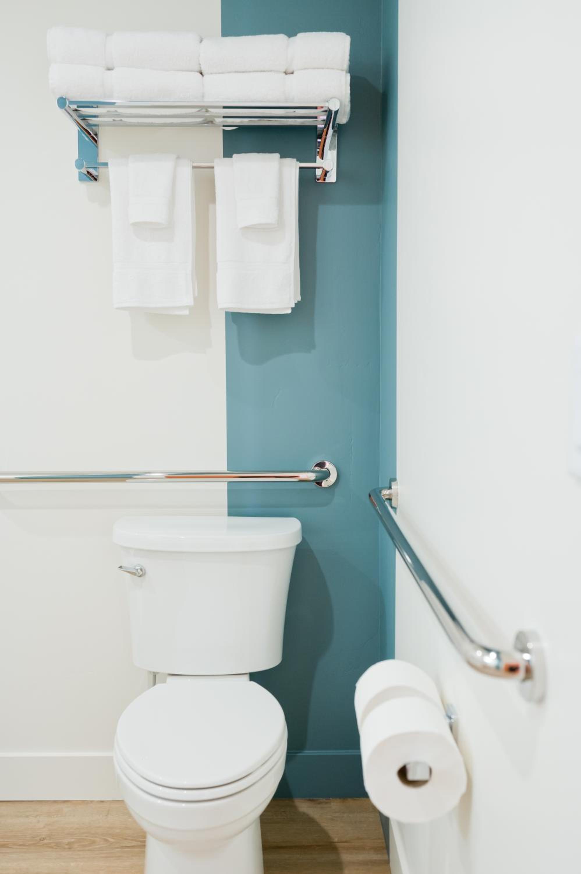 King Room - Disability Access - Photo 6