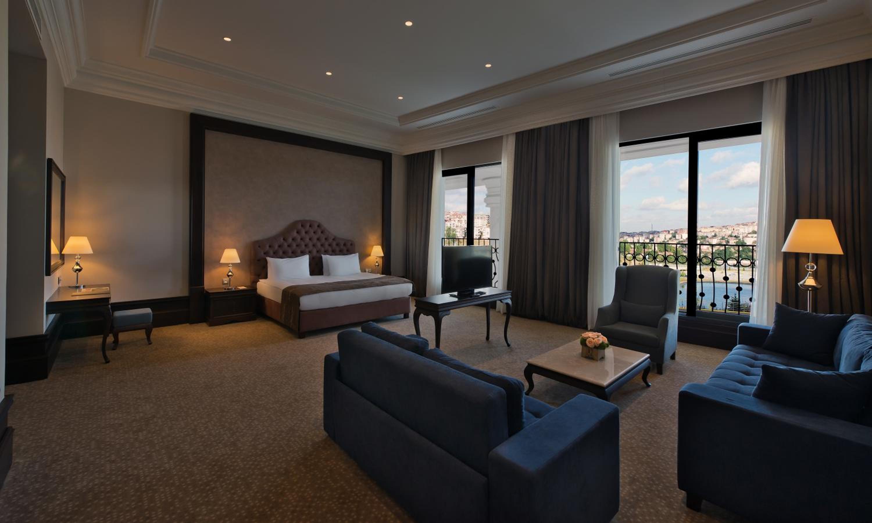 Honeymoon Suite