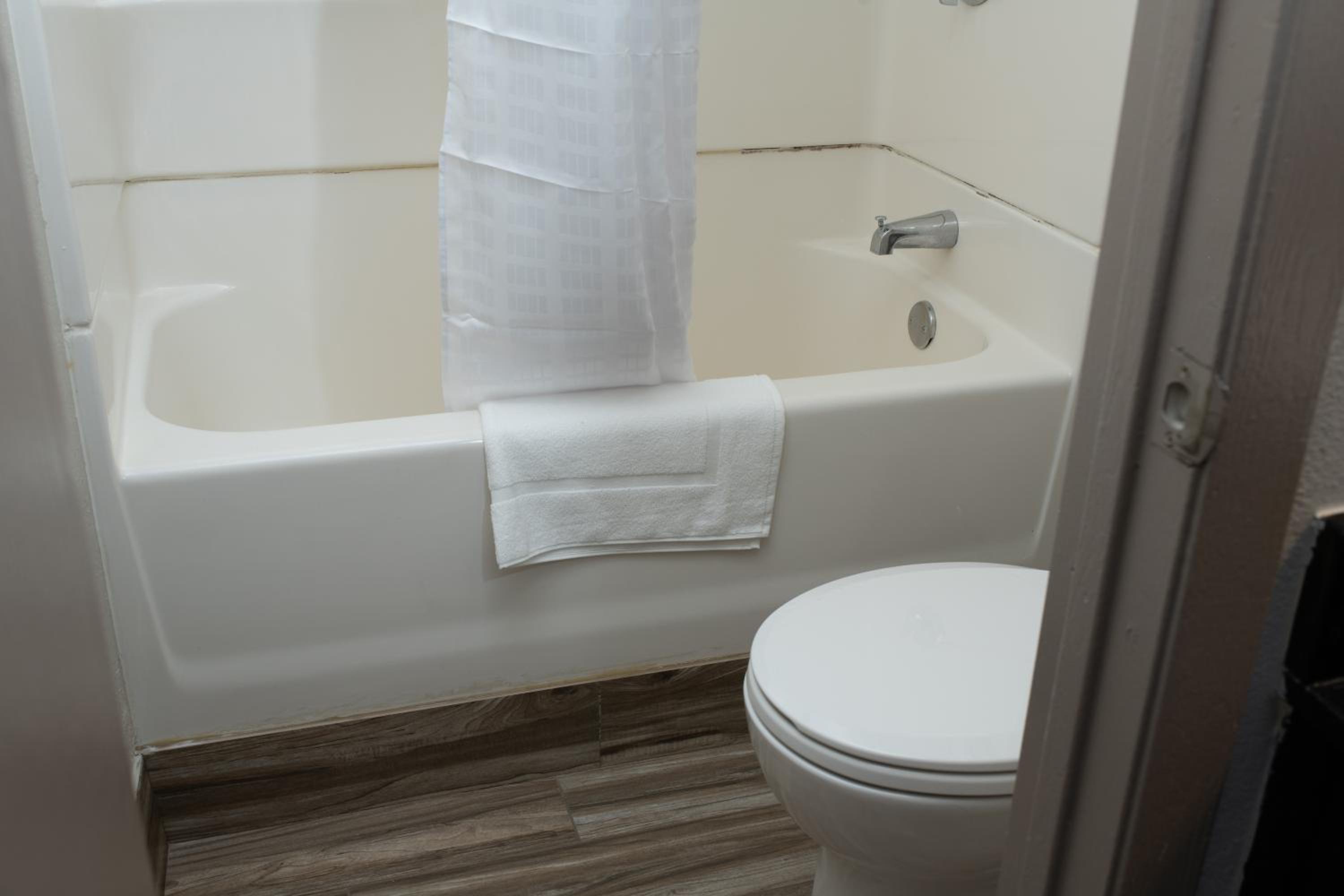 Double Room with Two Double Beds - Non-Smoking photo 3