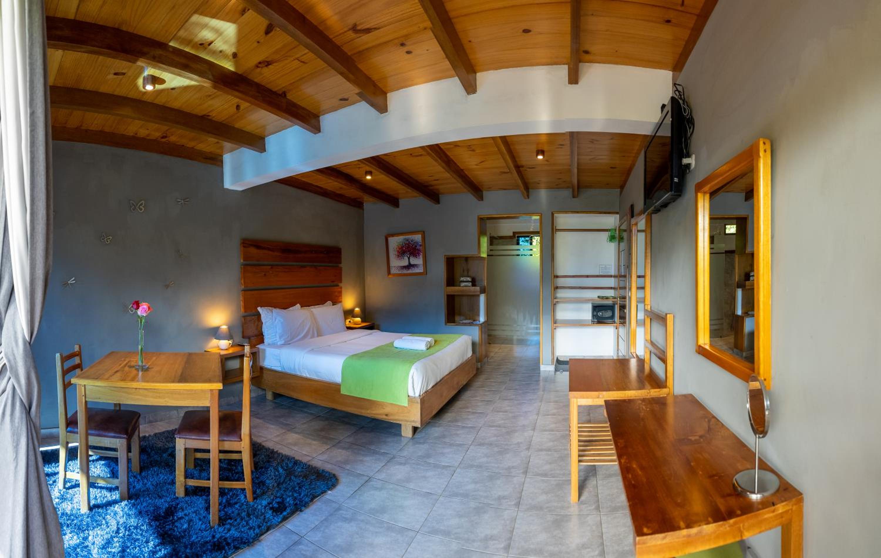 Luxury Bungalow with Private Terrace & Spa Bath photo 3