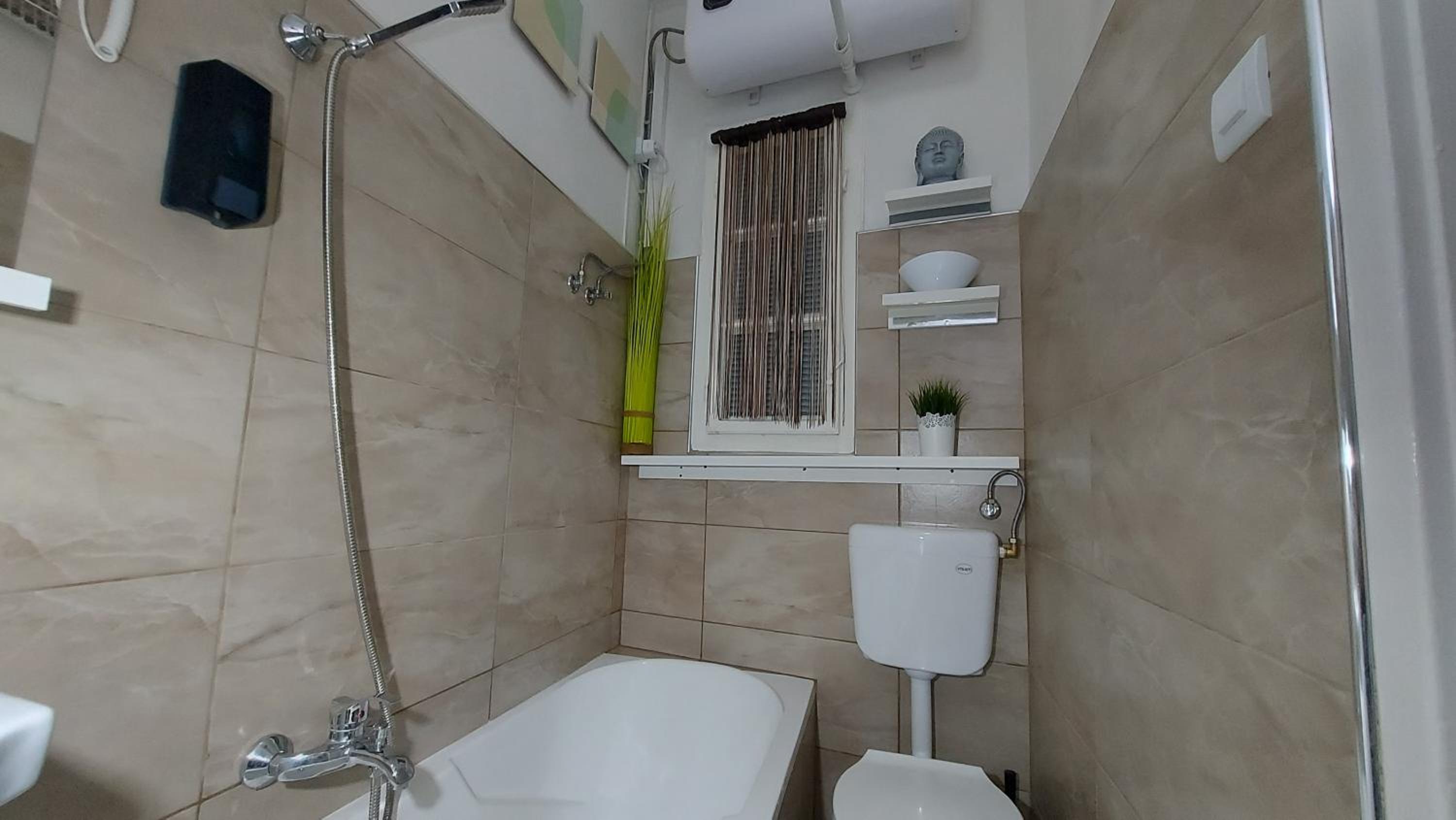 One-Bedroom Apartment - Photo 52