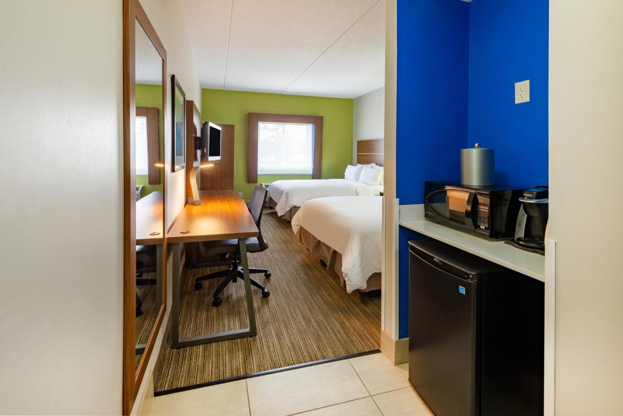 Standard Queen Room with Two Queen Beds and Roll-In Shower - Mobility Access - Photo 1