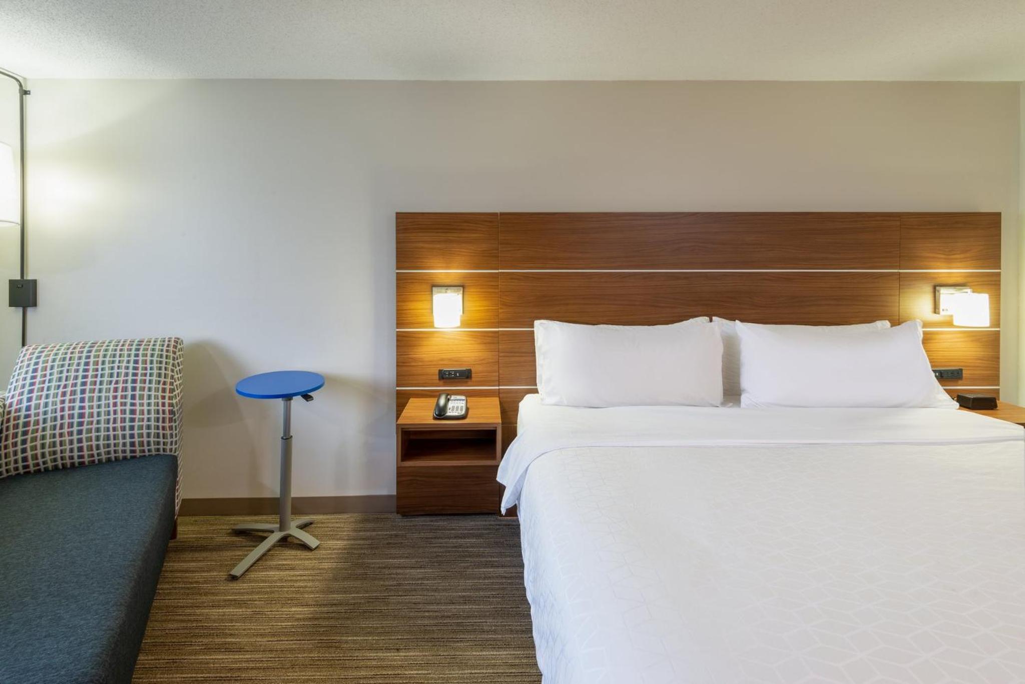 Standard King Room - Photo 1