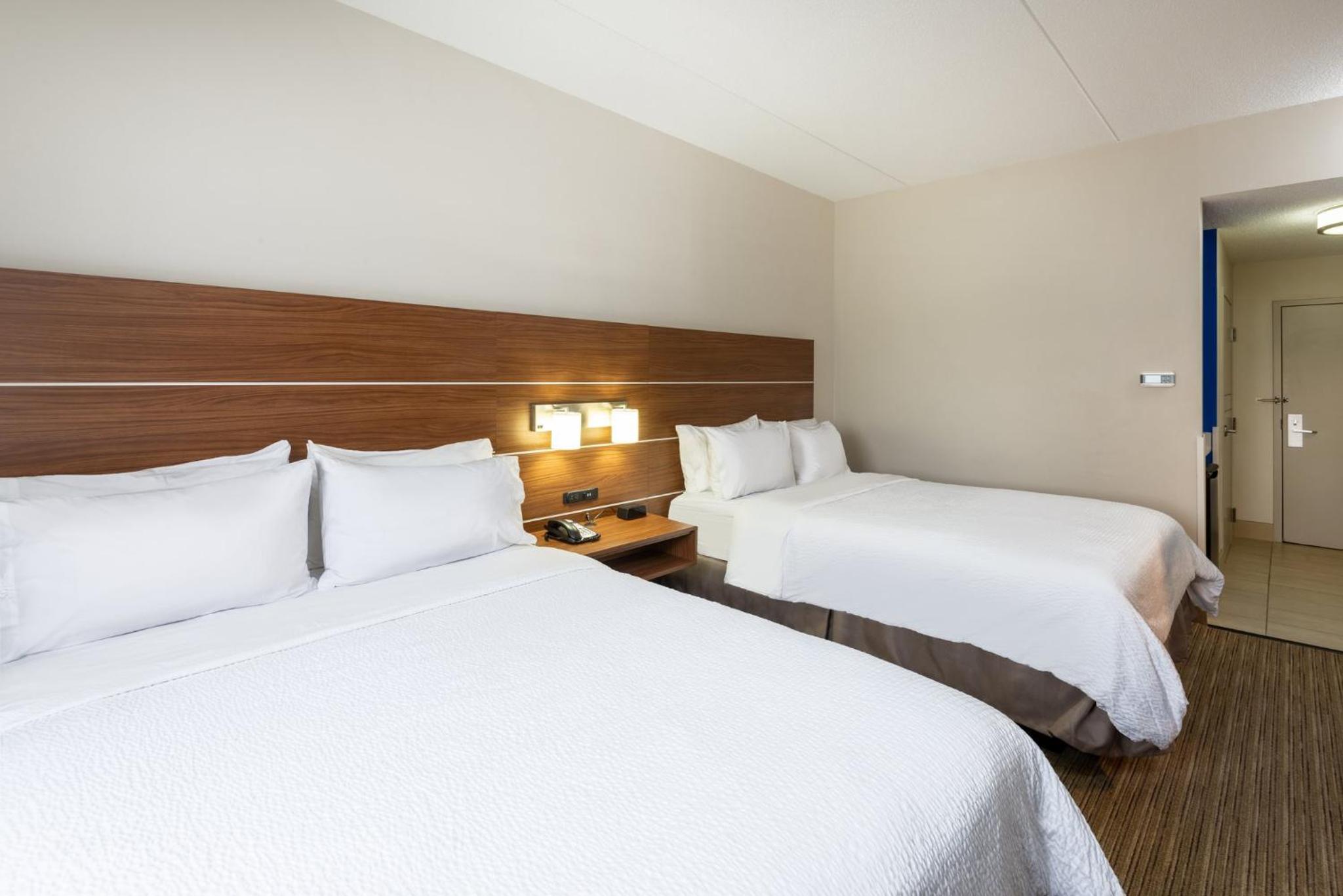 Standard Queen Room with Two Queen Beds and Roll-In Shower - Mobility Access - Photo 2