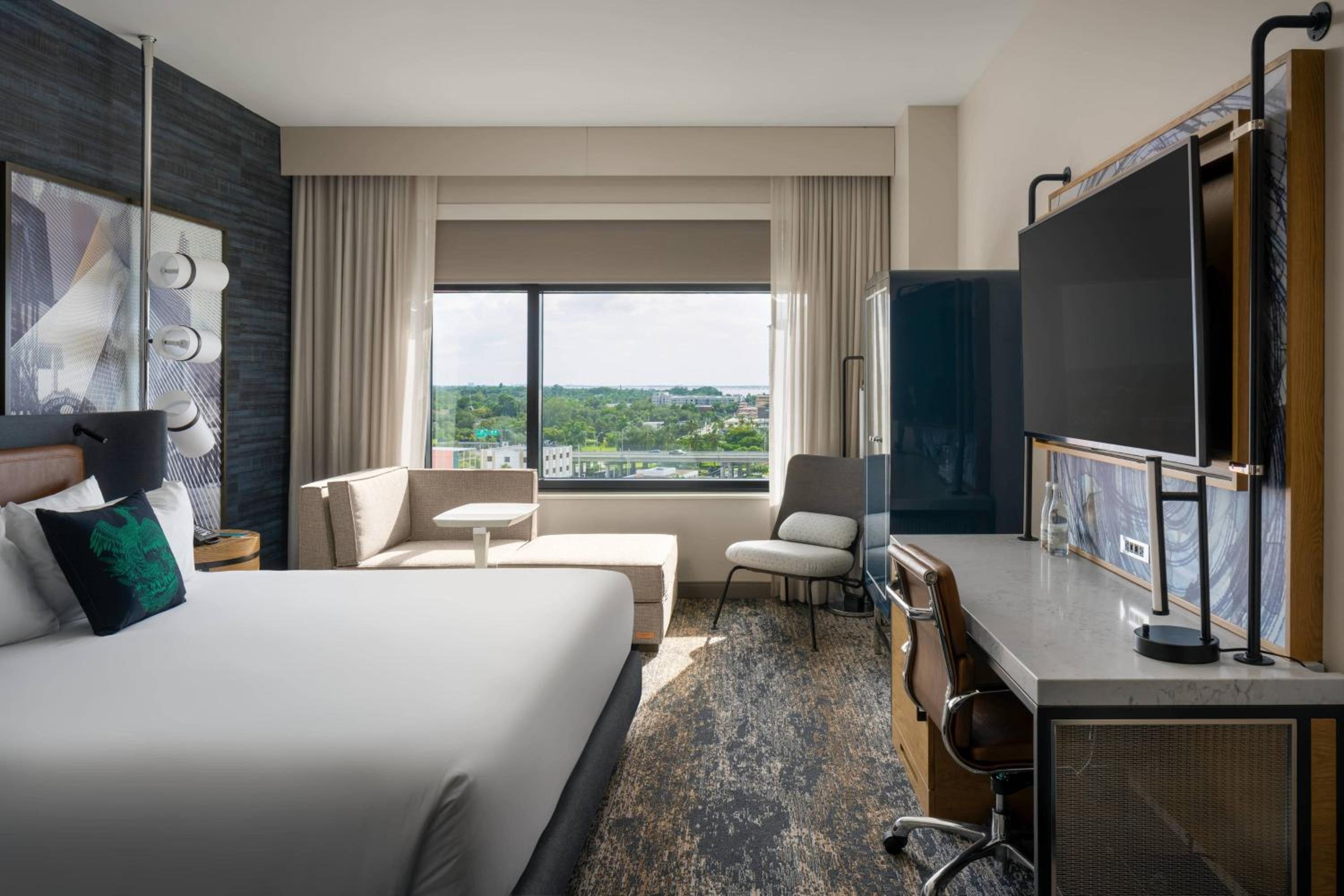 Guest room, 1 King, Partial river view - Photo 1