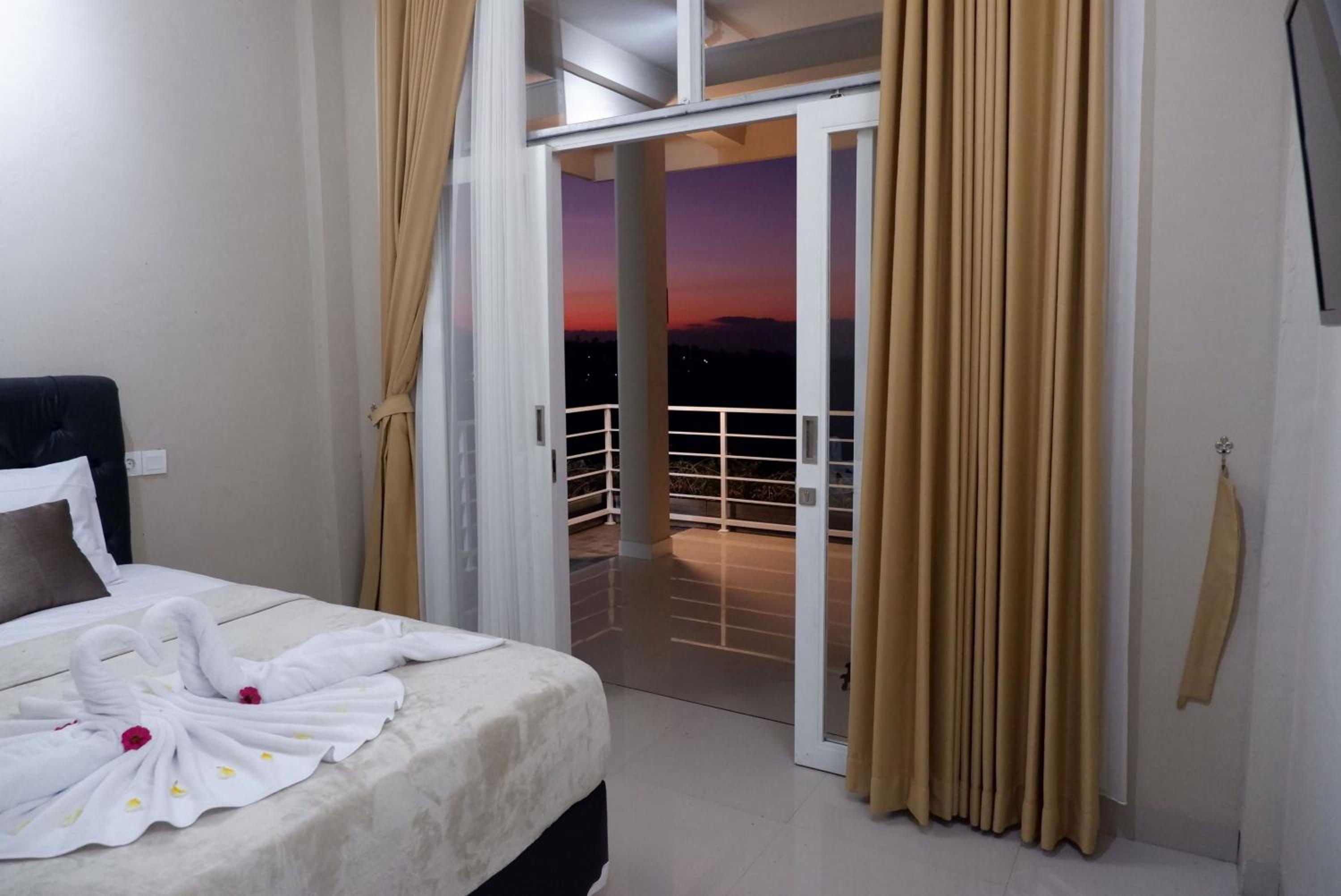 King Room with Mountain View photo 2
