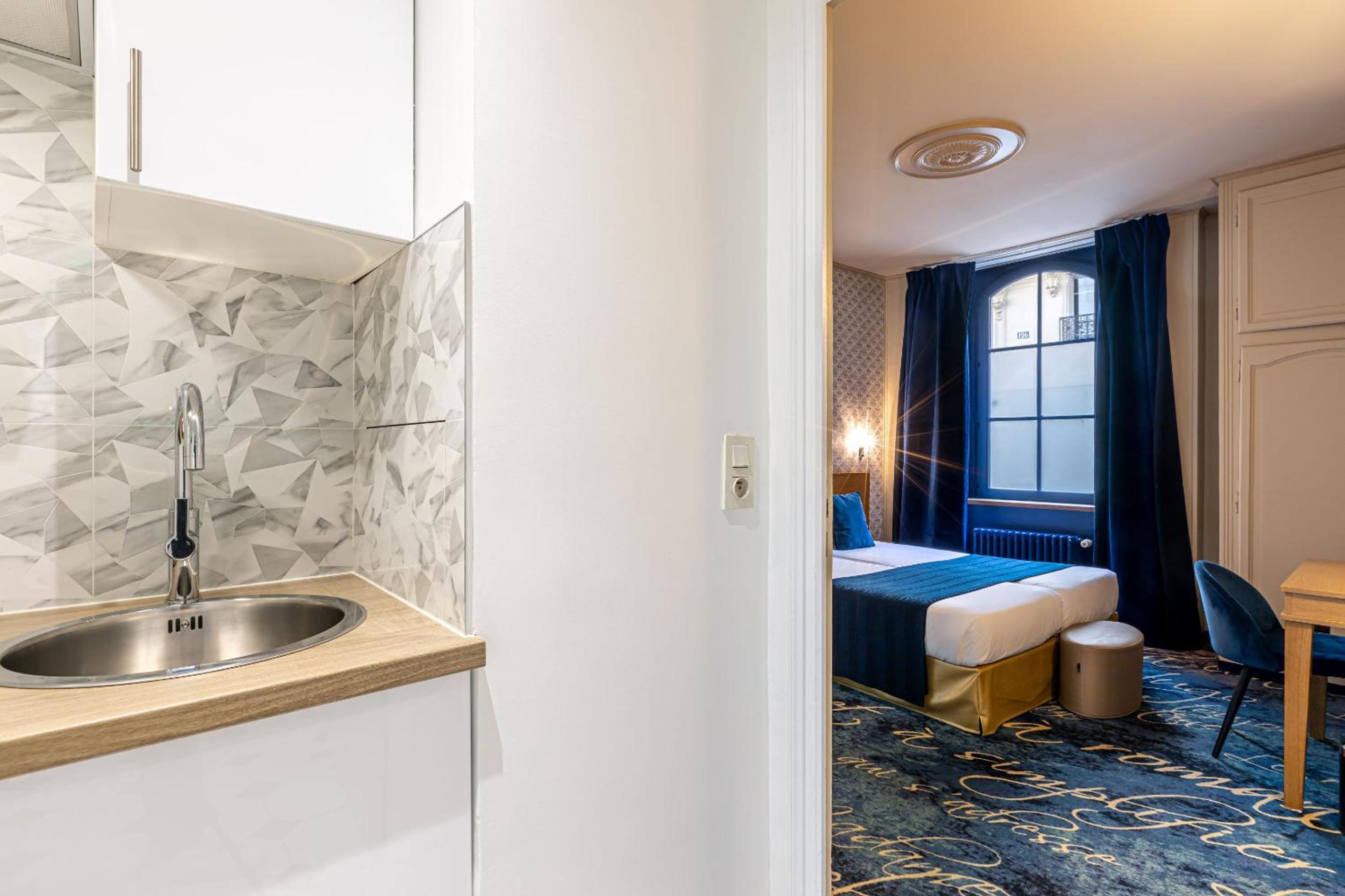 Room Rostand with kitchenette photo 3