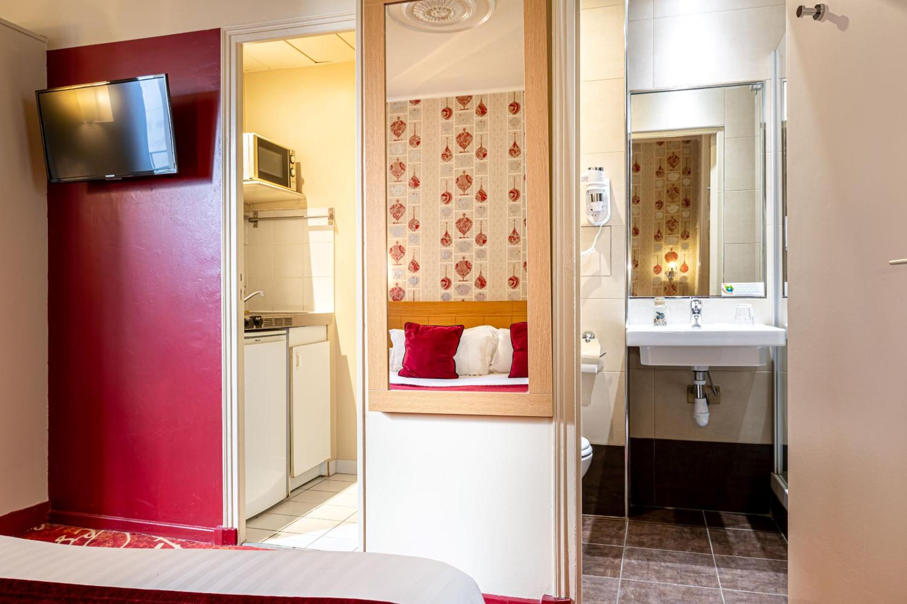 Room Rostand with kitchenette photo 2