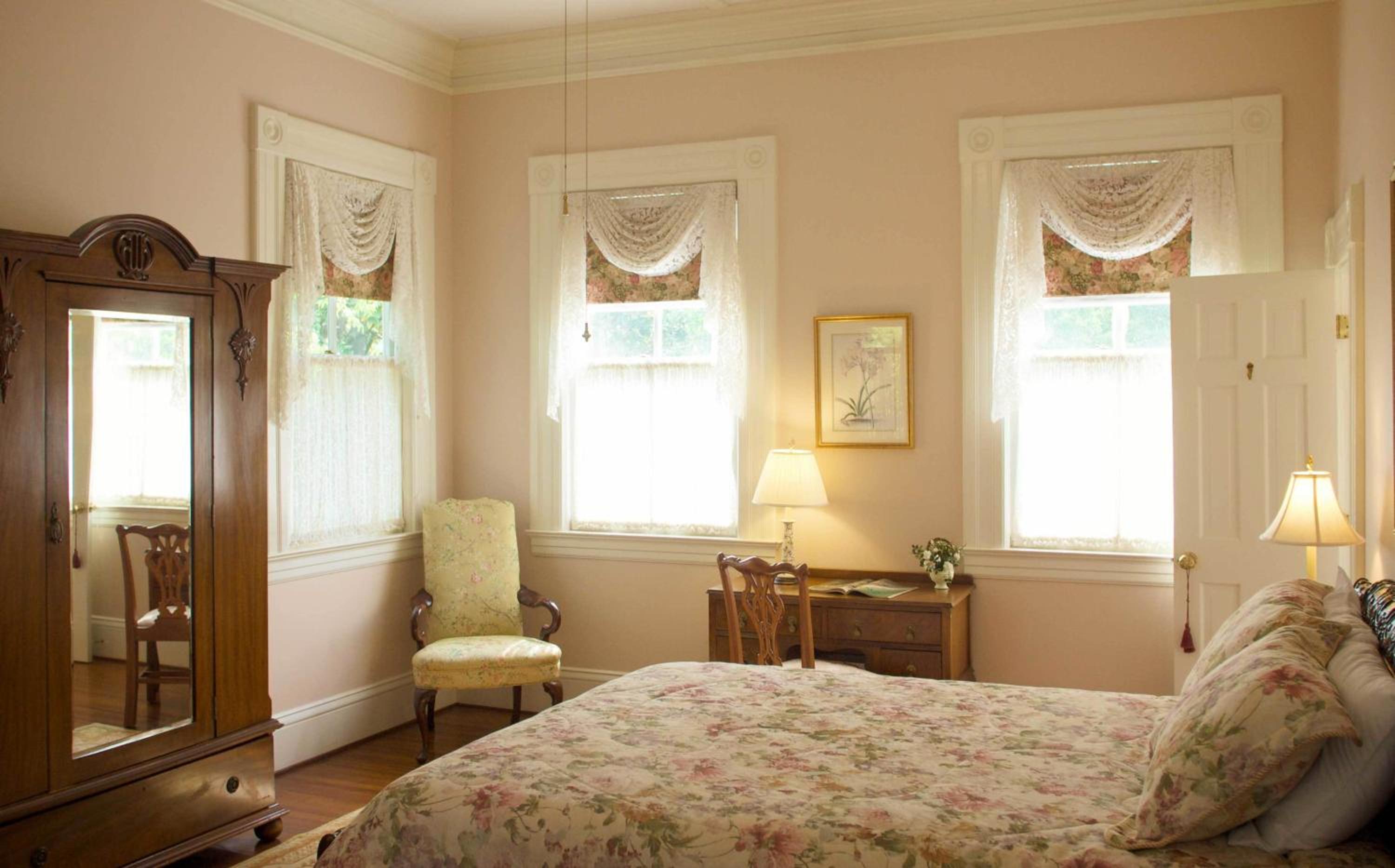 Standard Double Room - Photo 9