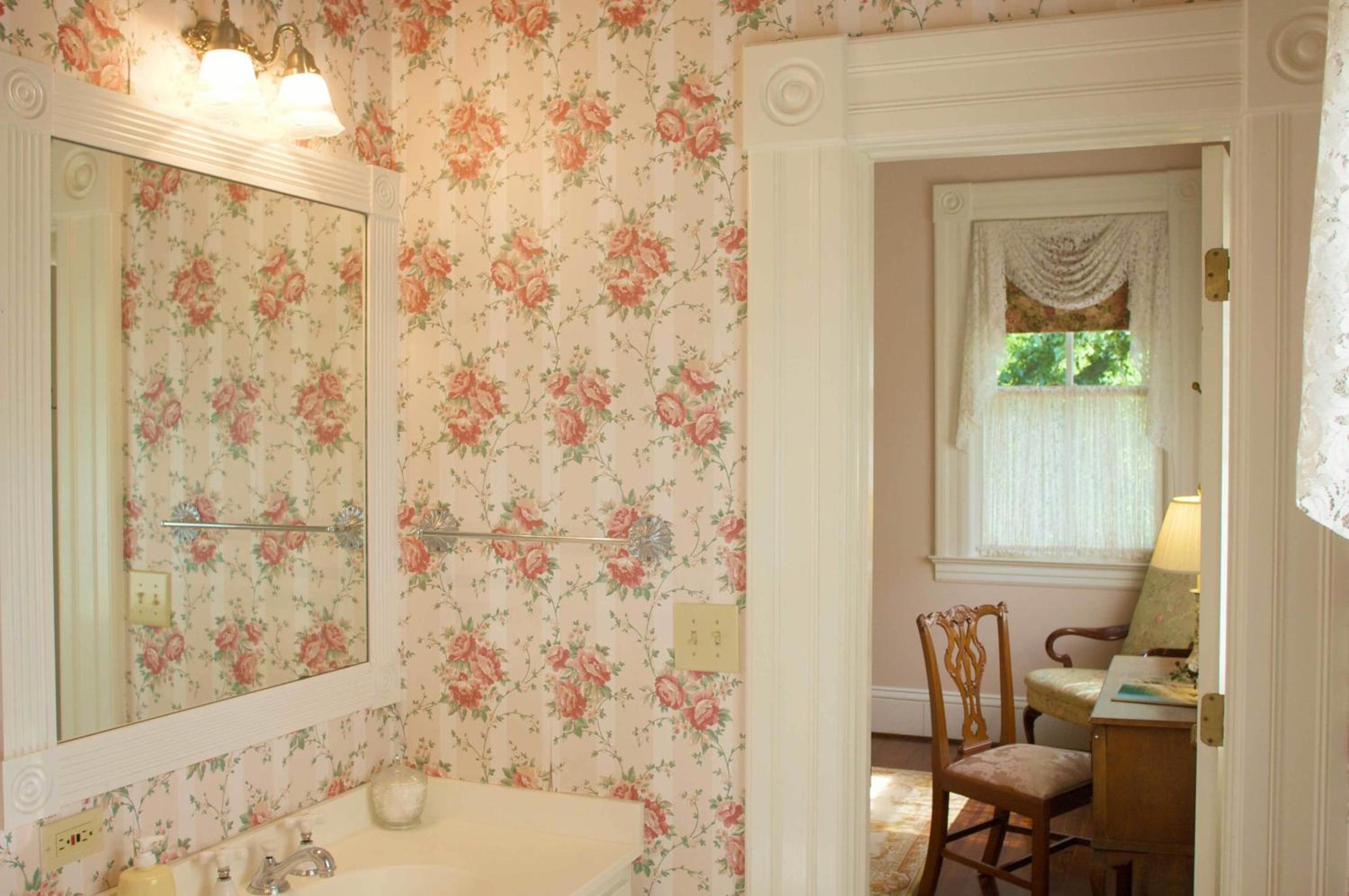 Deluxe Queen Room - Photo 2