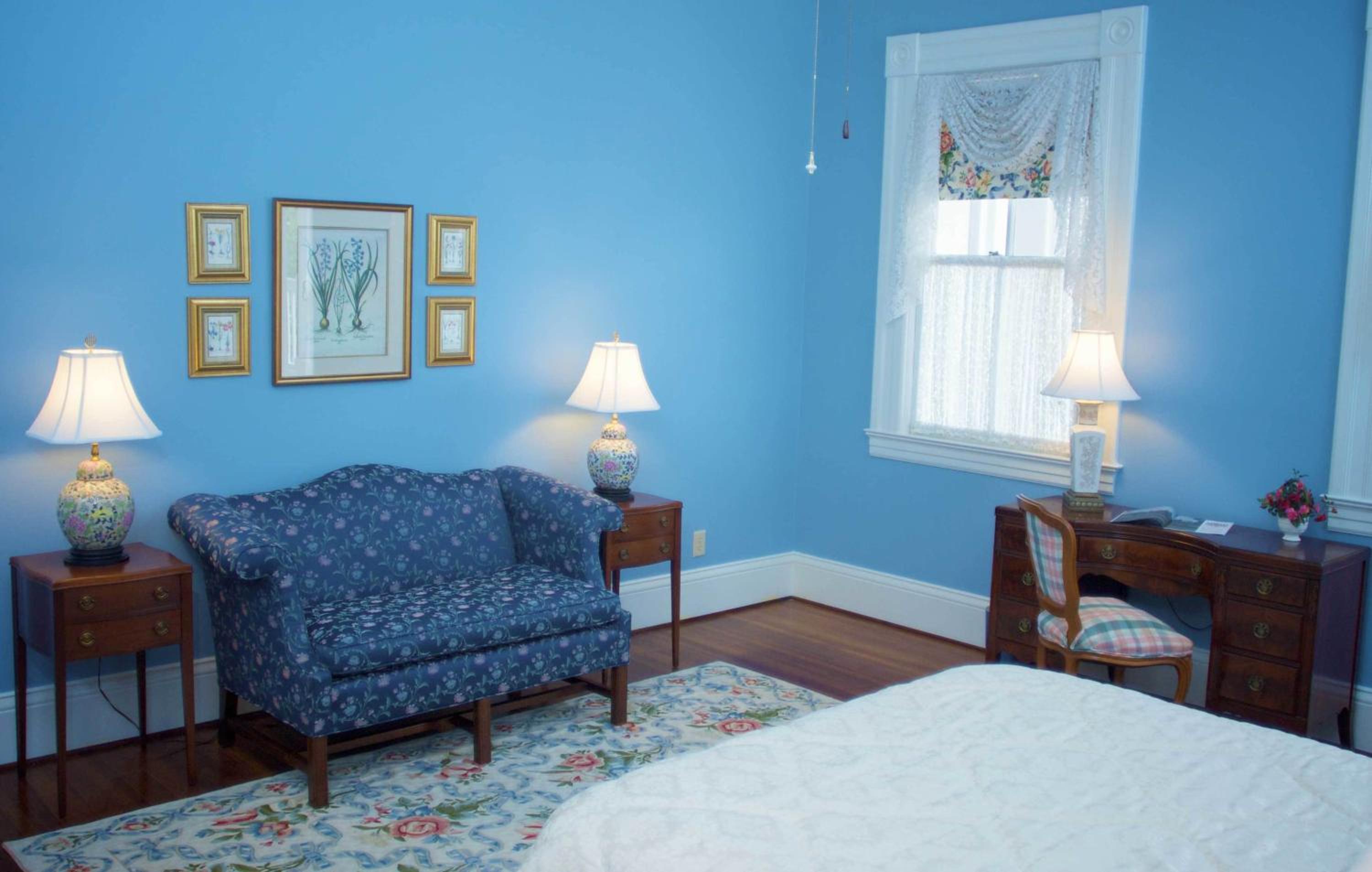 Standard Double Room - Photo 11