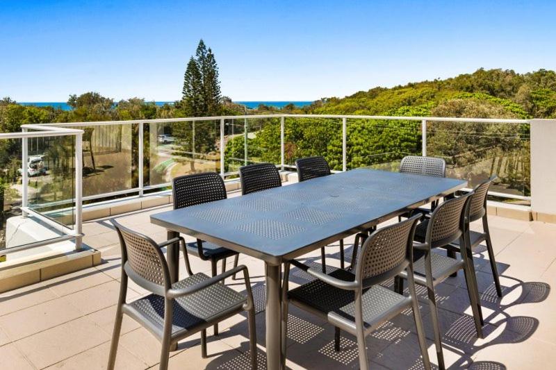 3 Bed Luxury Beach House with Private Pool and Rooftop Spa photo 2