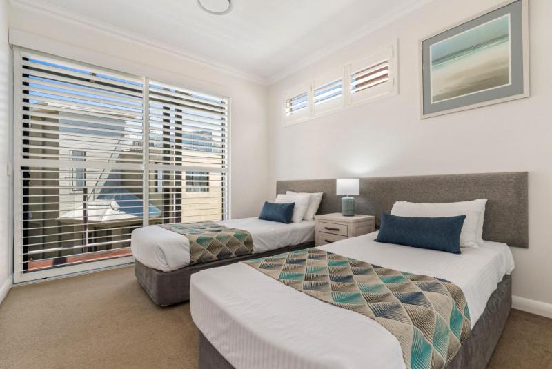Luxury Three-Bedroom Beach House with Rooftop Spa photo 2