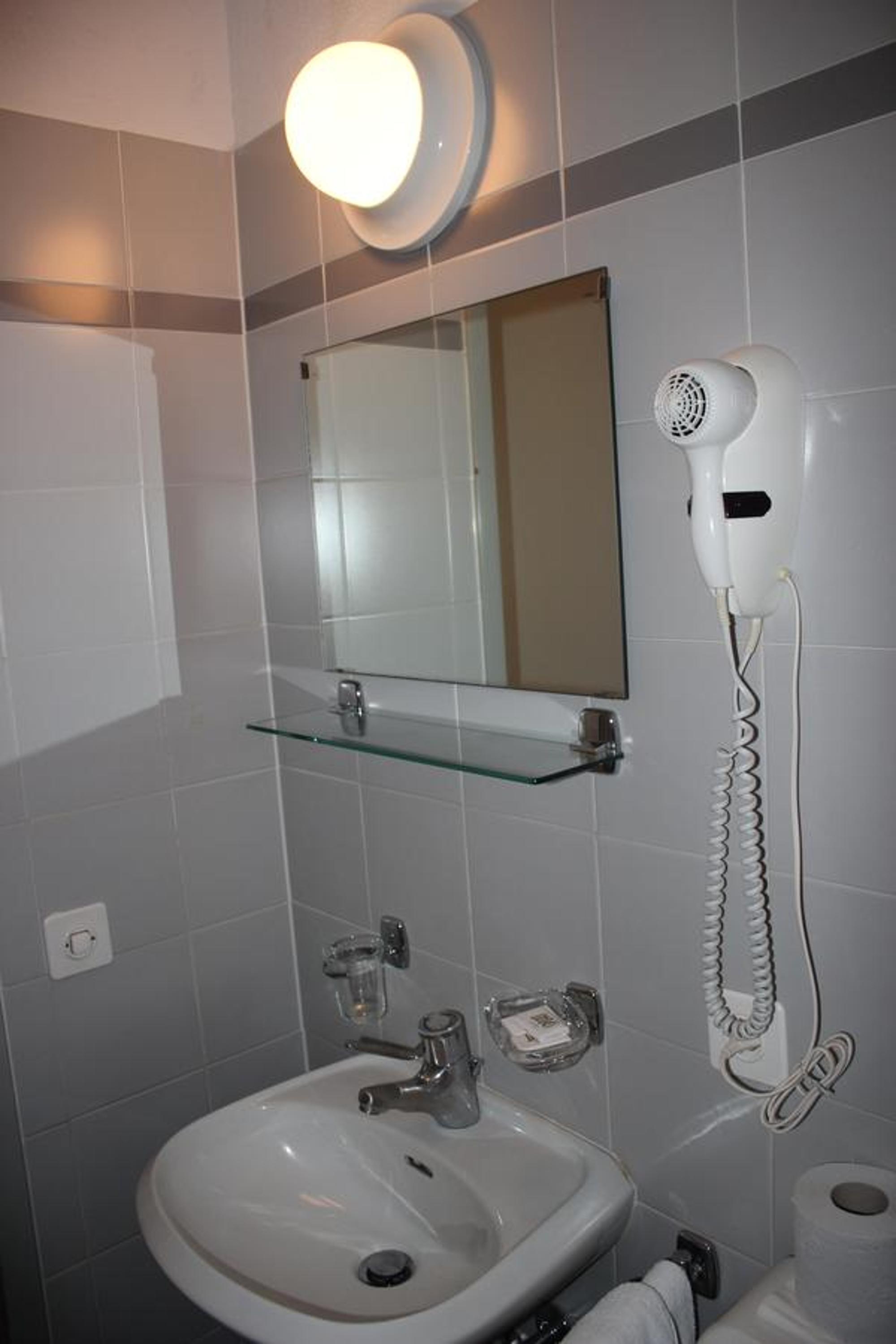 Single Room photo 3