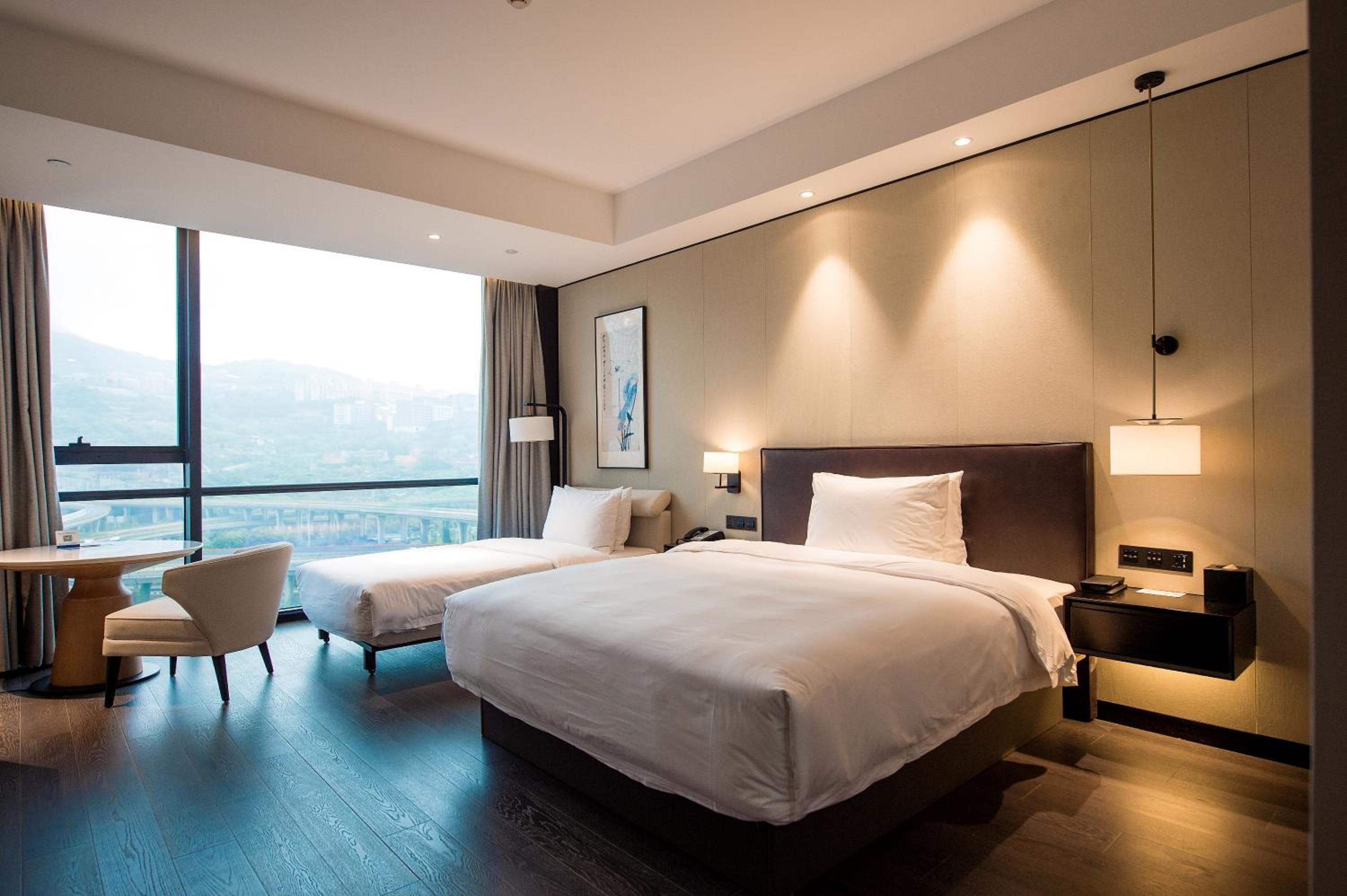 Deluxe Room (2 Adults + 1 Child) photo 2