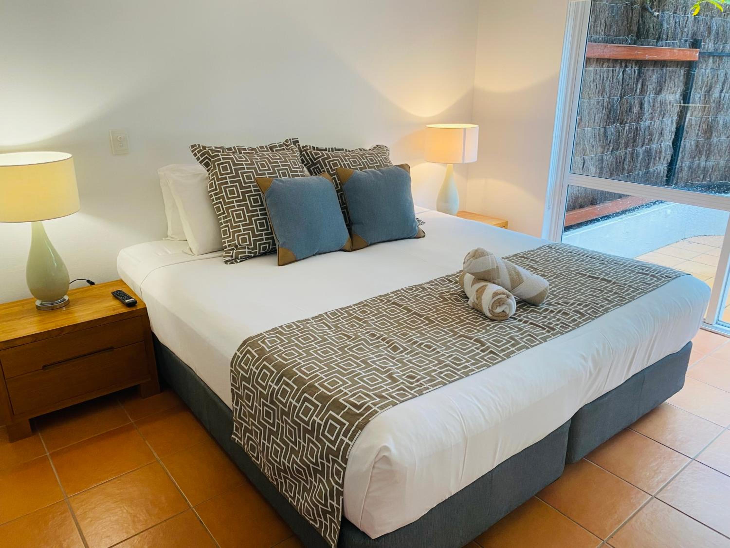 One-Bedroom Apartment with Beach View - Photo 21