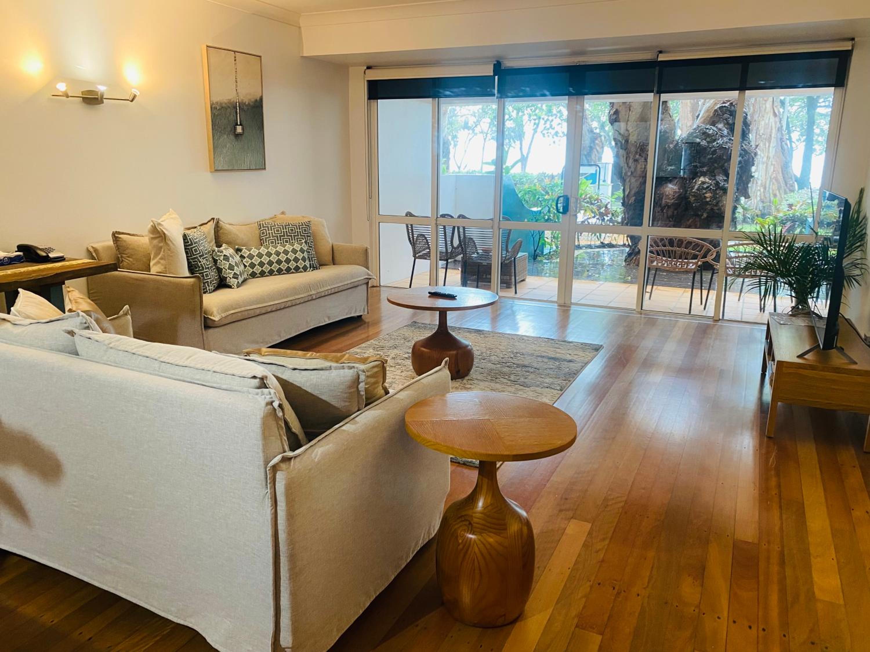 One-Bedroom Apartment with Beach View - Photo 11