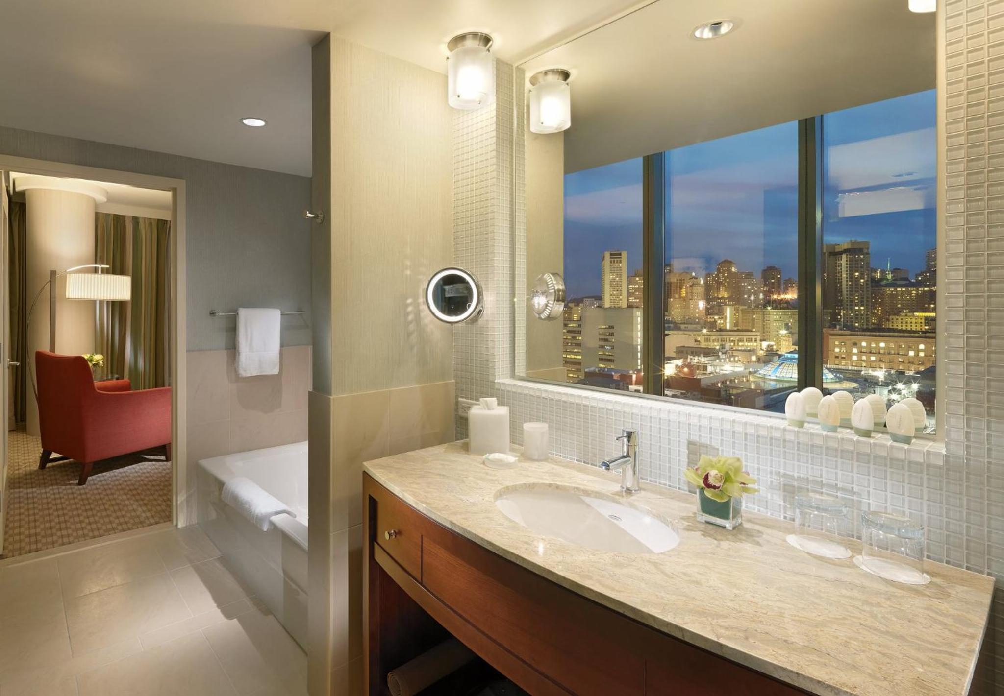 Junior King Suite - Photo 3