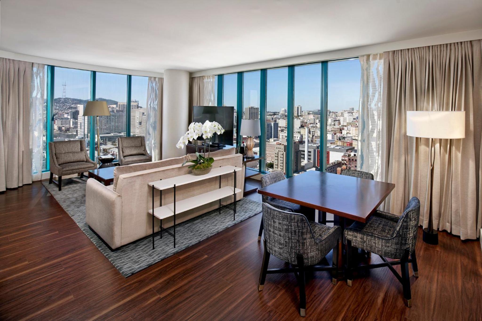 One-Bedroom King Suite thumbnail 5