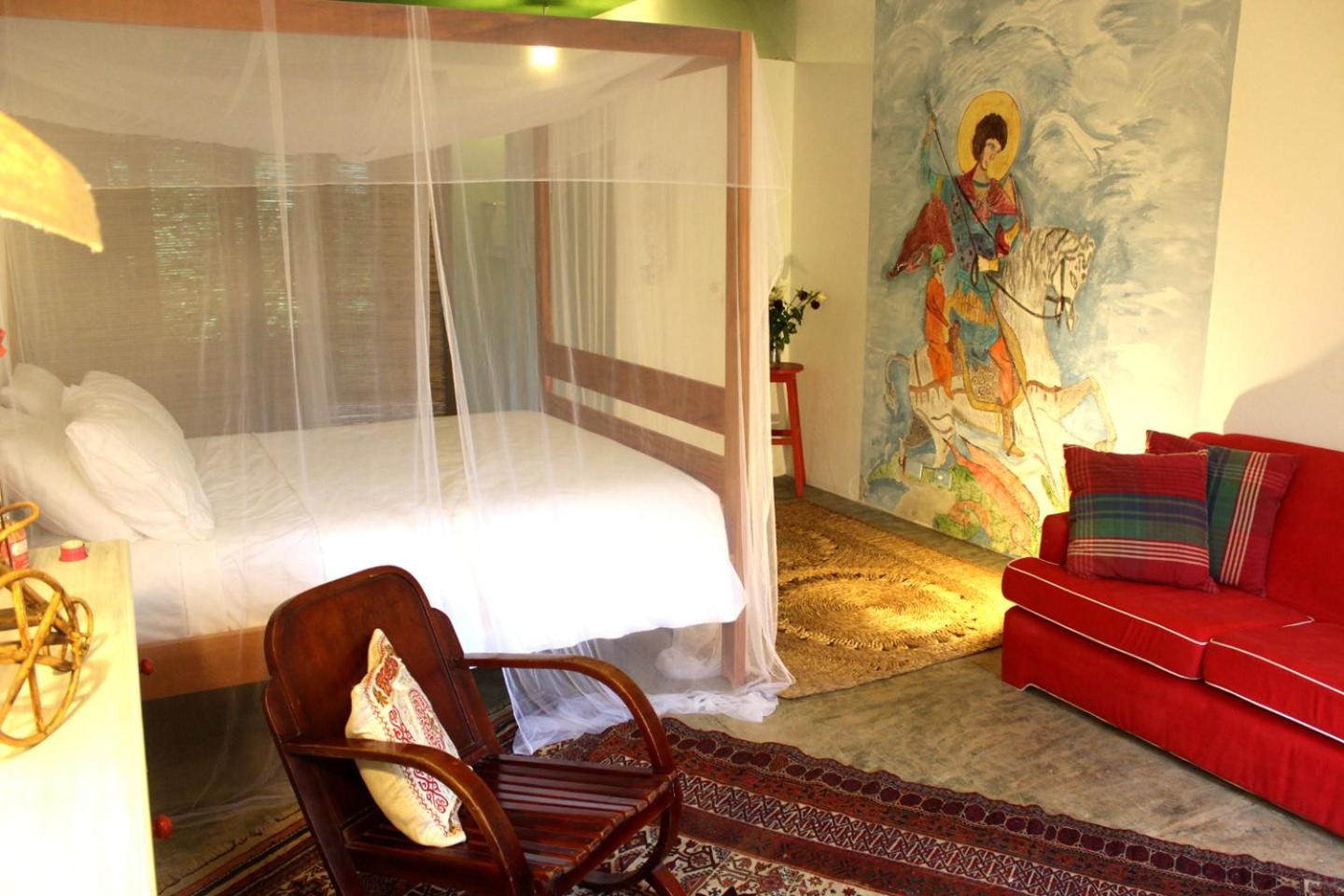 Queen Suite with Spa Bath