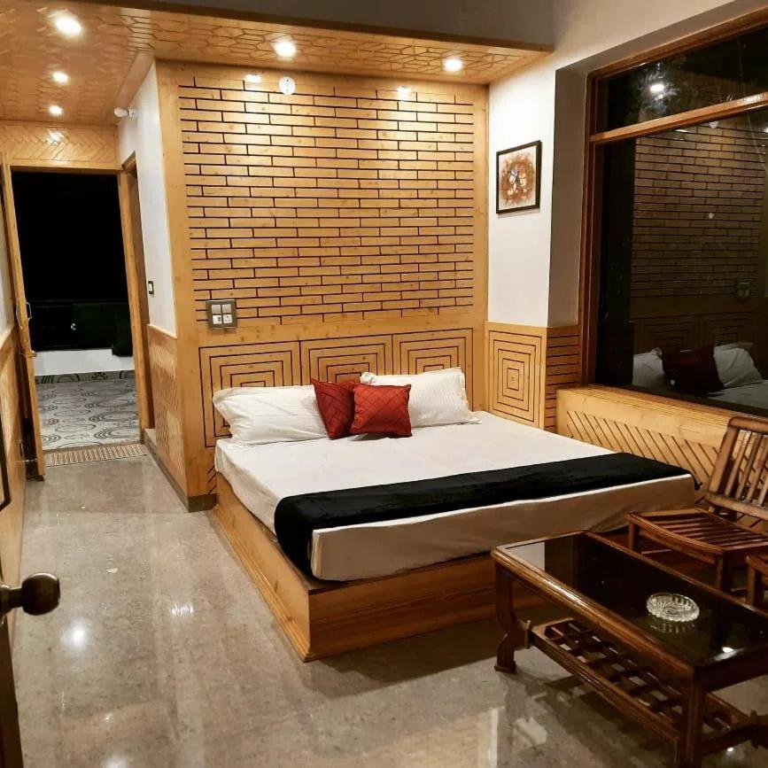 Deluxe Double Room with Balcony - Photo 3