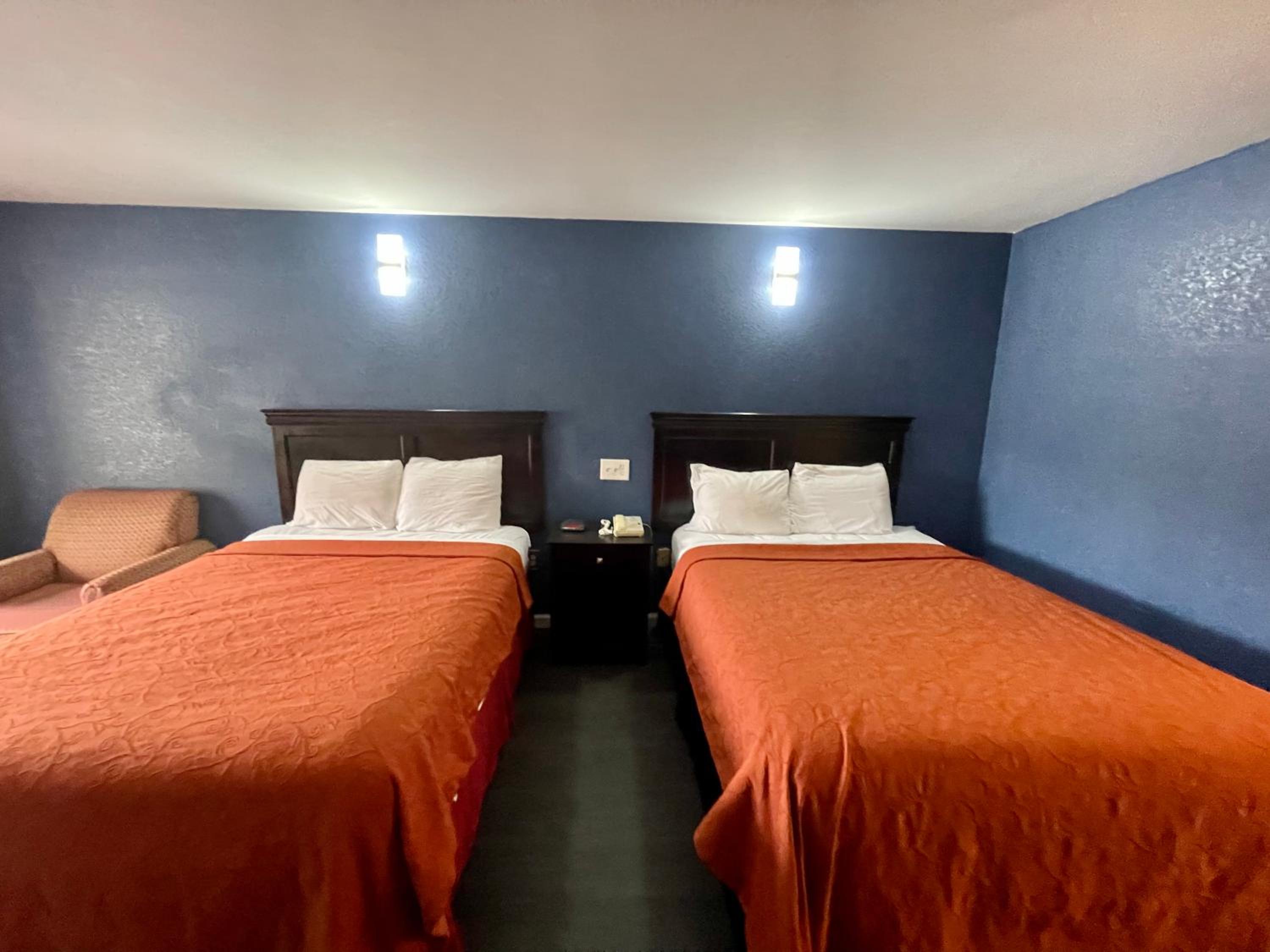 Queen Room with Two Queen Beds photo 1