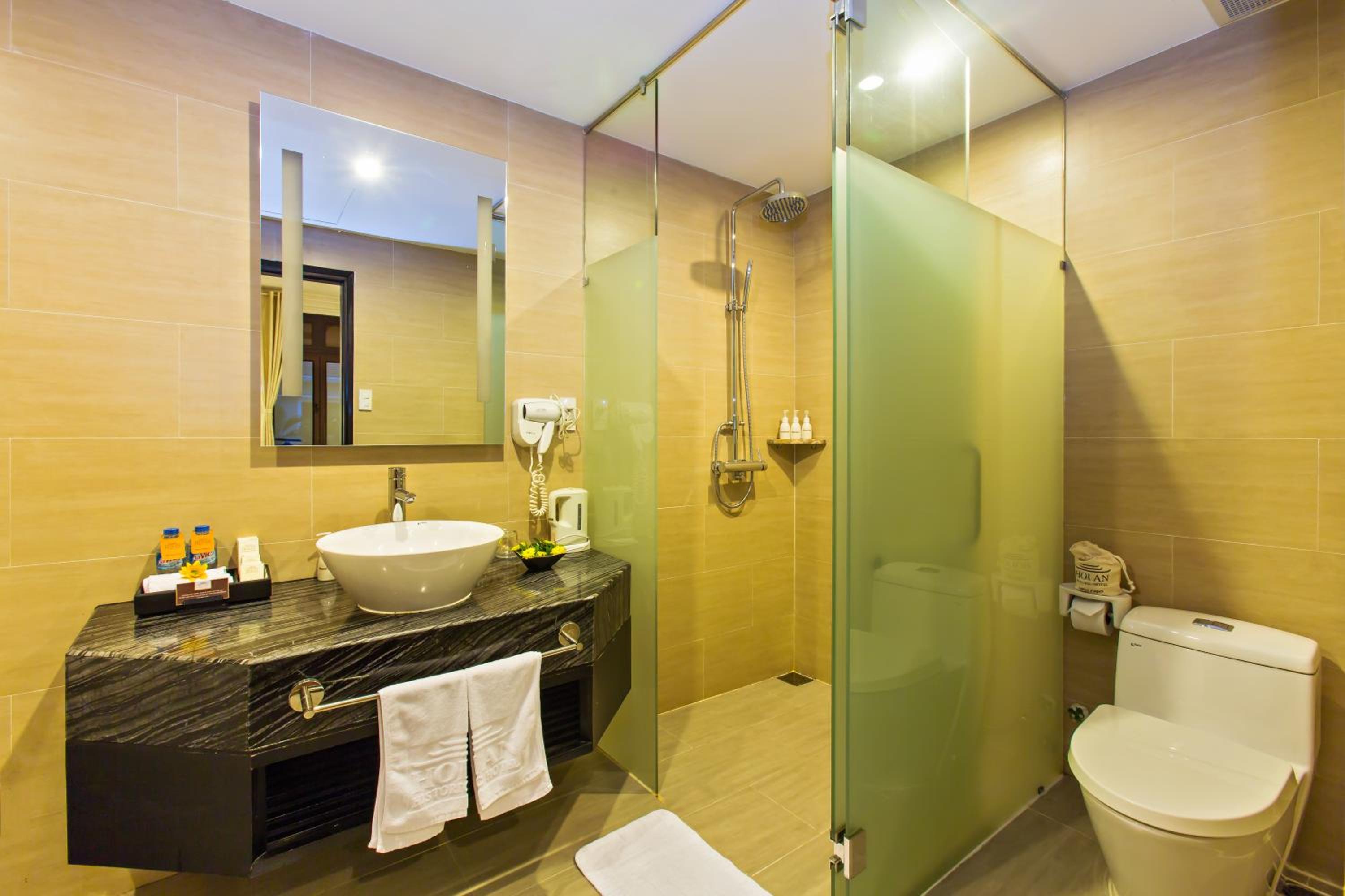 Suite with Balcony Garden/Pool View - Photo 7