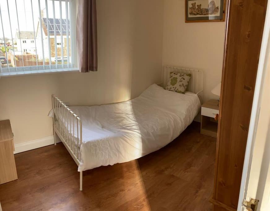 Three-Bedroom House photo 3