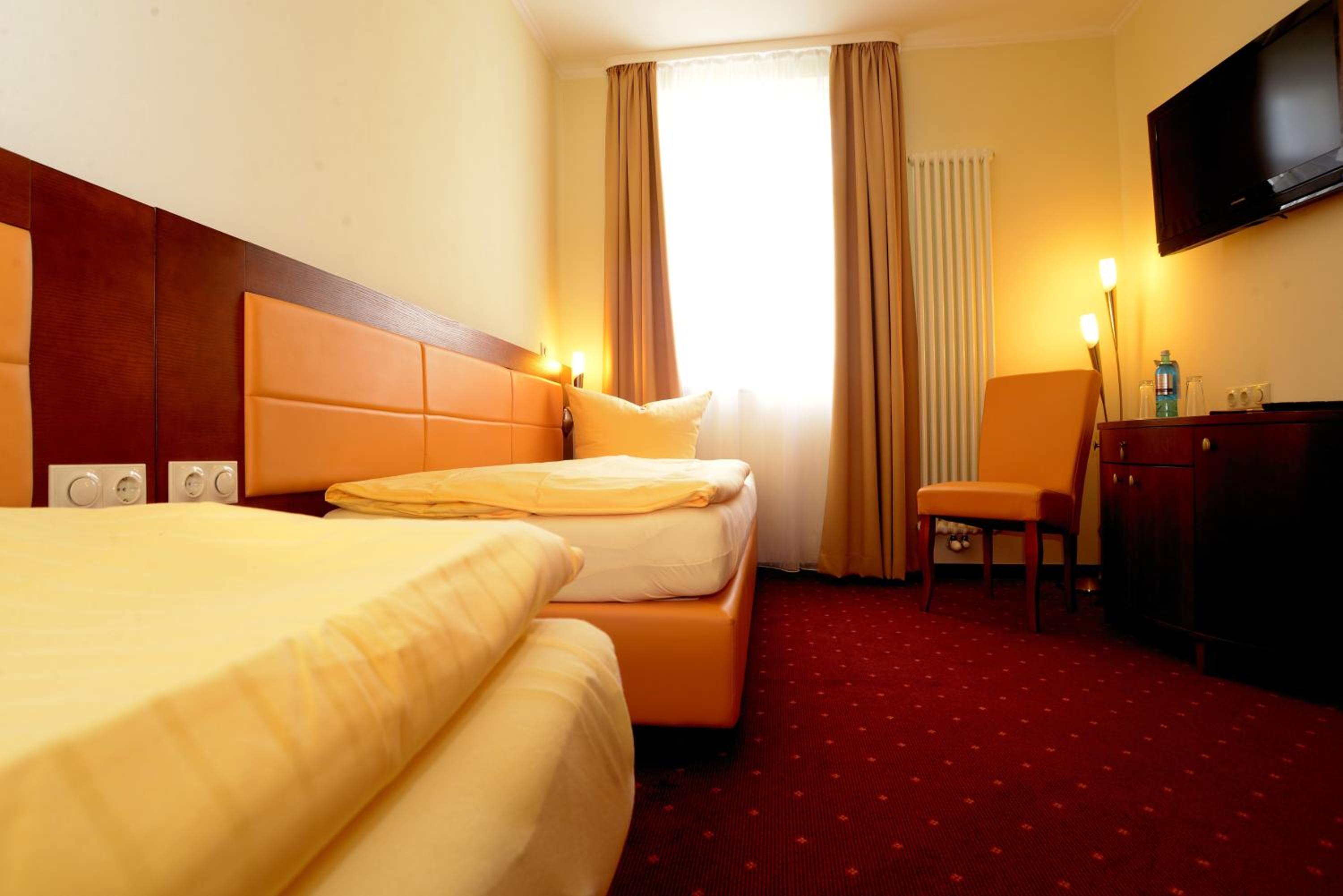 Business Twin Room - Photo 9