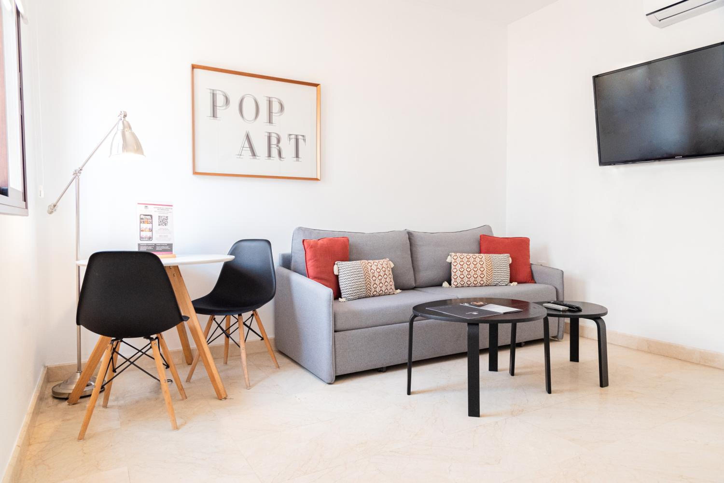 Duplex Apartment with Balcony - Photo 5