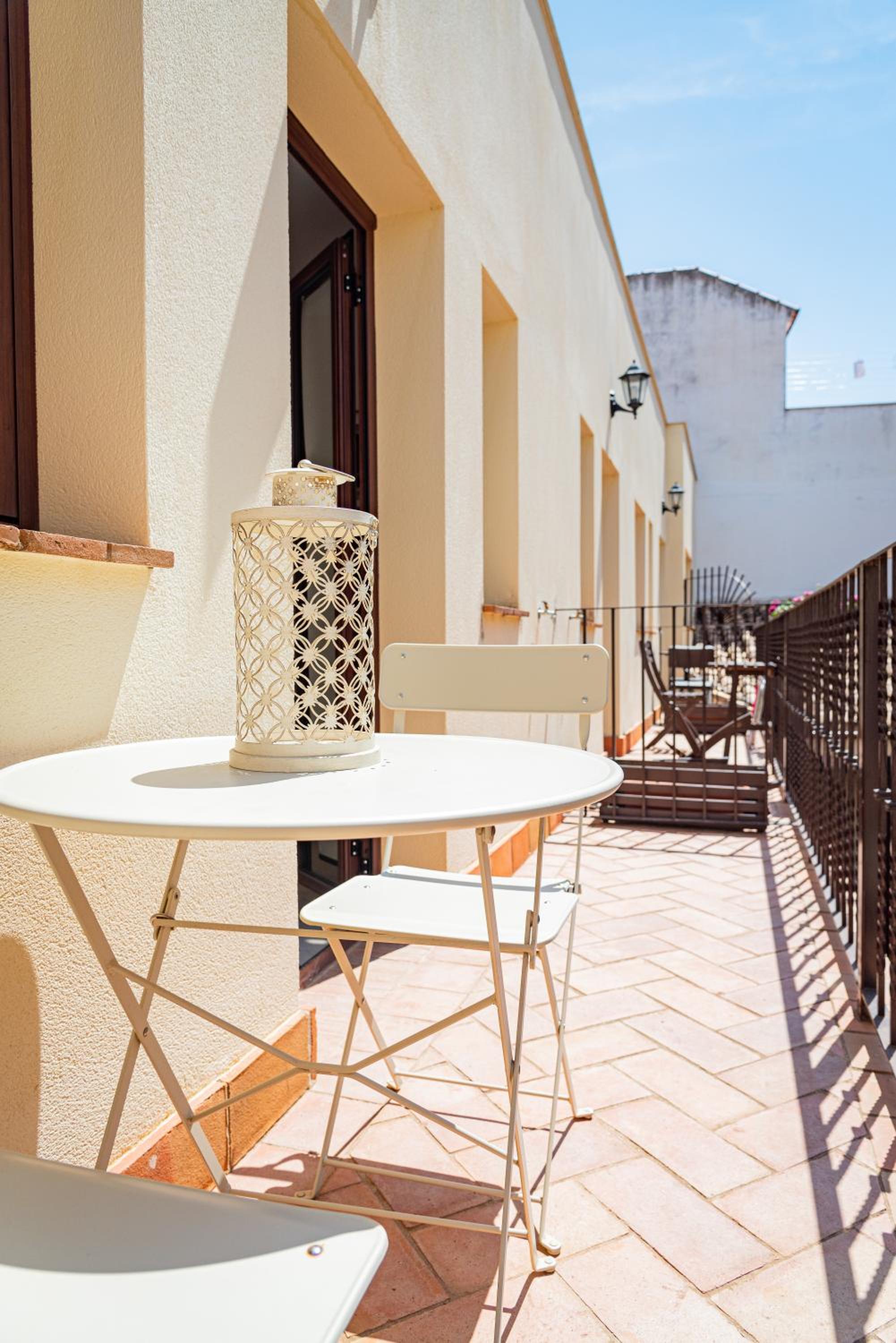 Duplex Apartment with Balcony - Photo 10