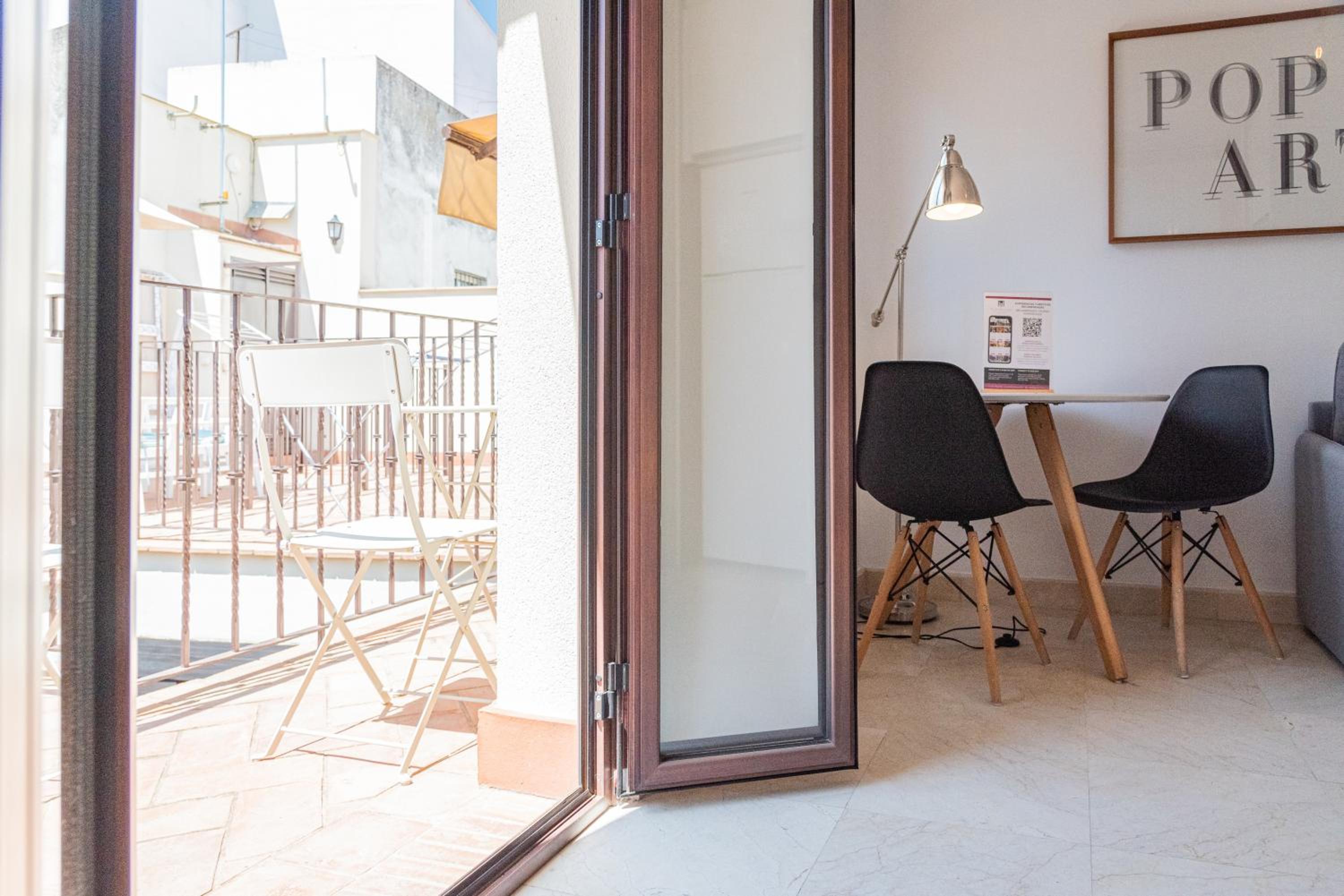 Duplex Apartment with Balcony - Photo 11