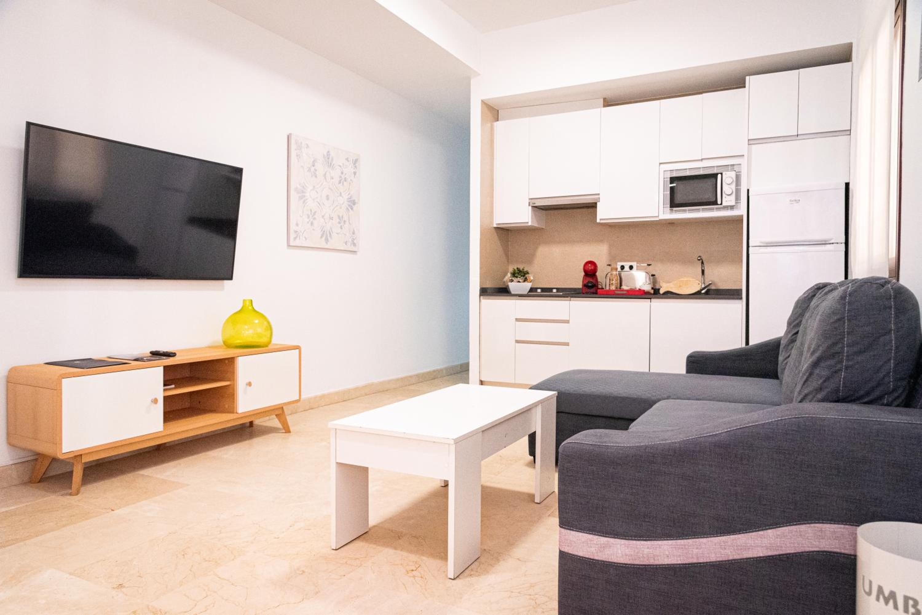 Superior One-Bedroom Apartment - Photo 15