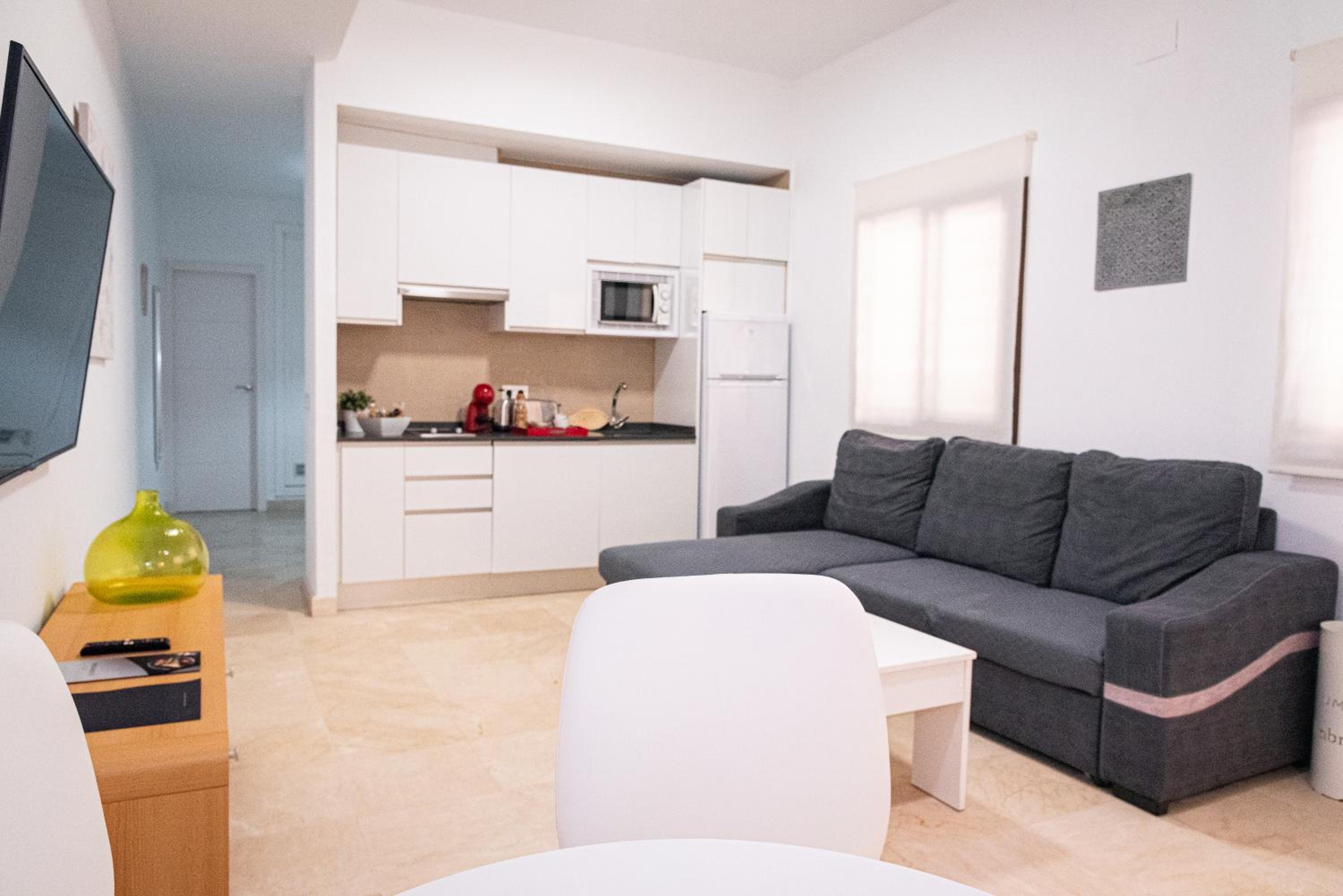 Superior One-Bedroom Apartment - Photo 16