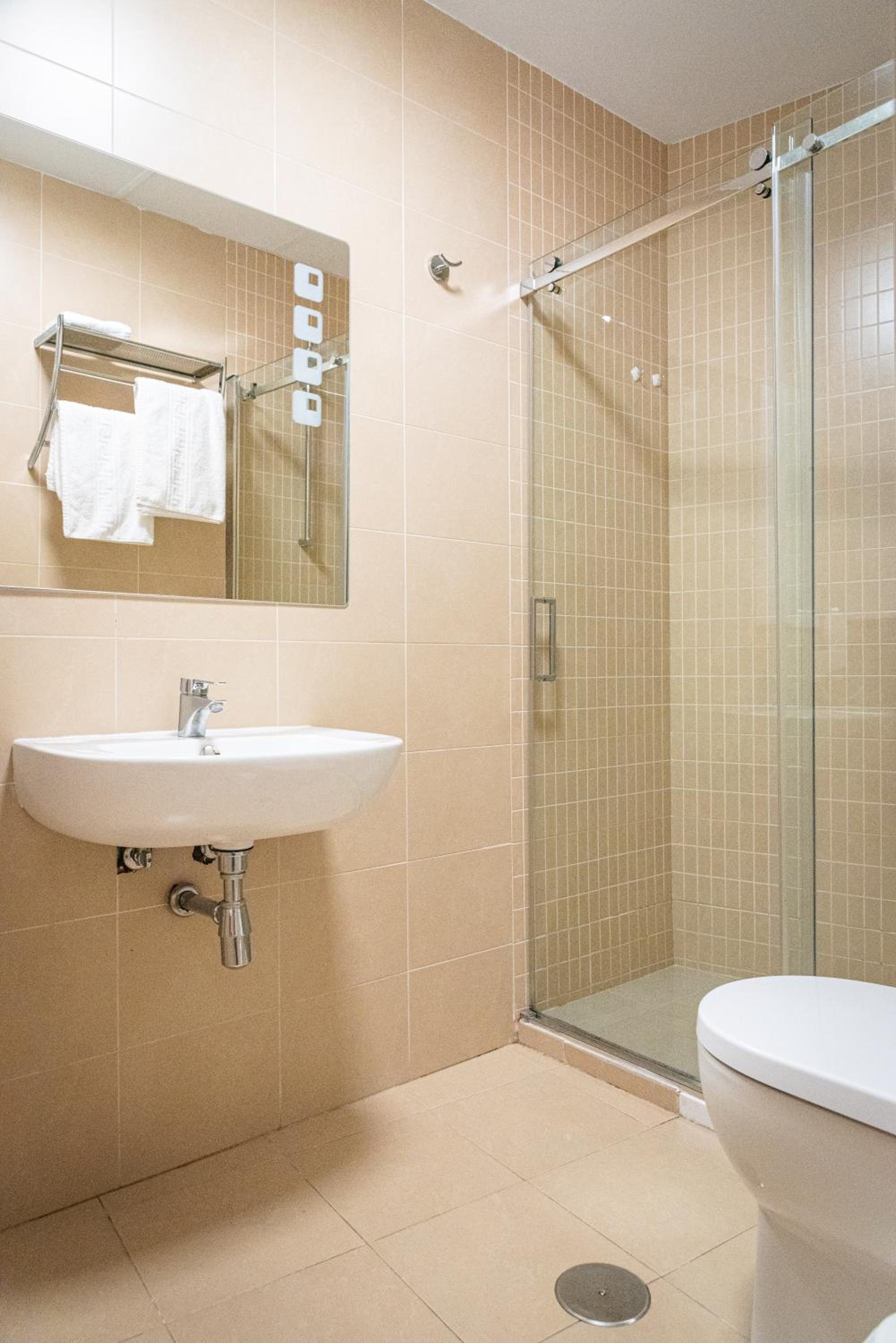 Superior One-Bedroom Apartment - Photo 28