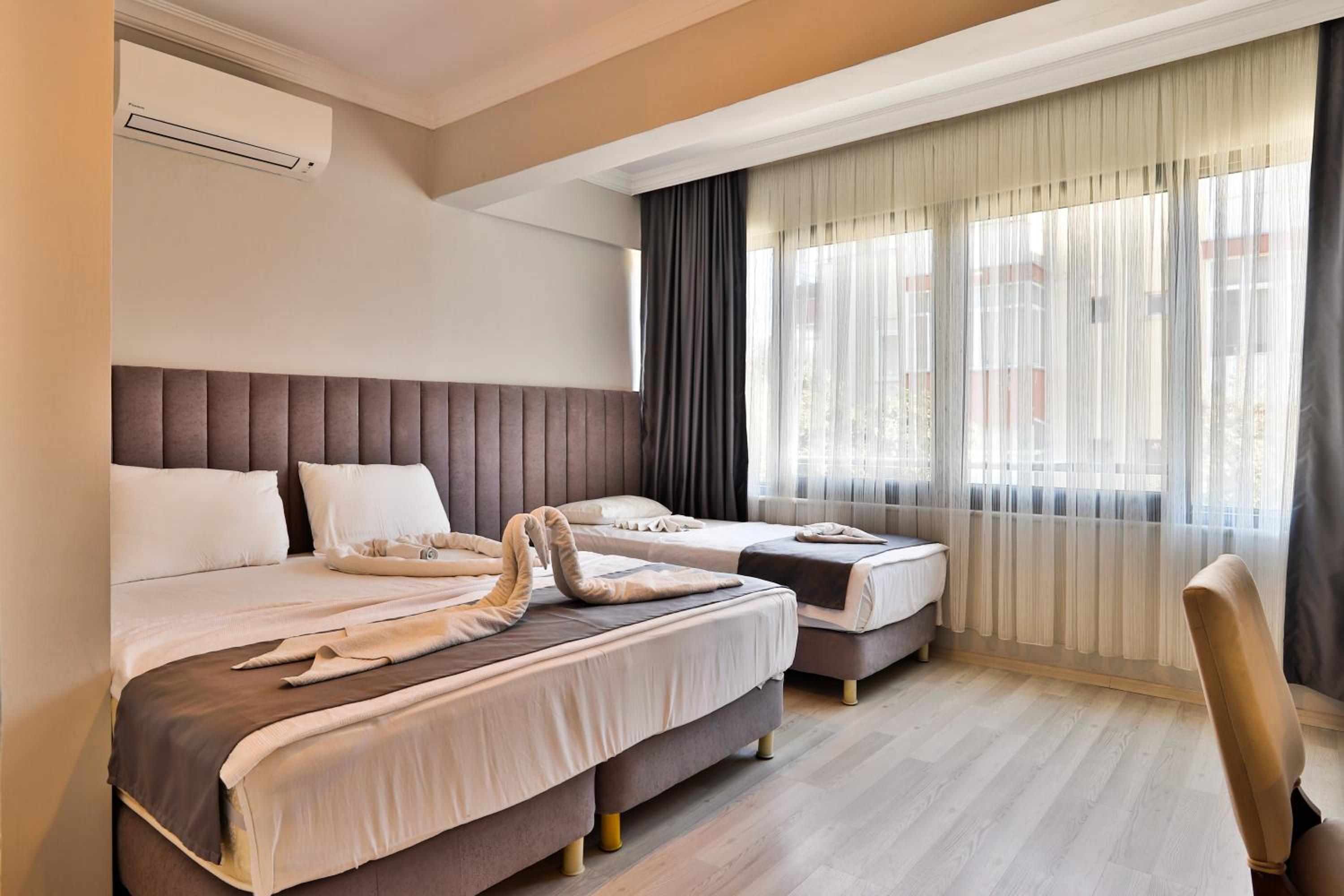 Deluxe Family Room