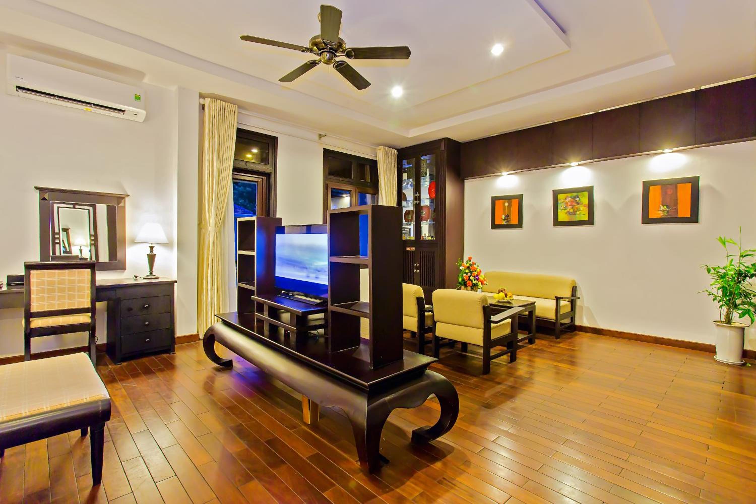 Suite with Balcony Garden/Pool View - Photo 9