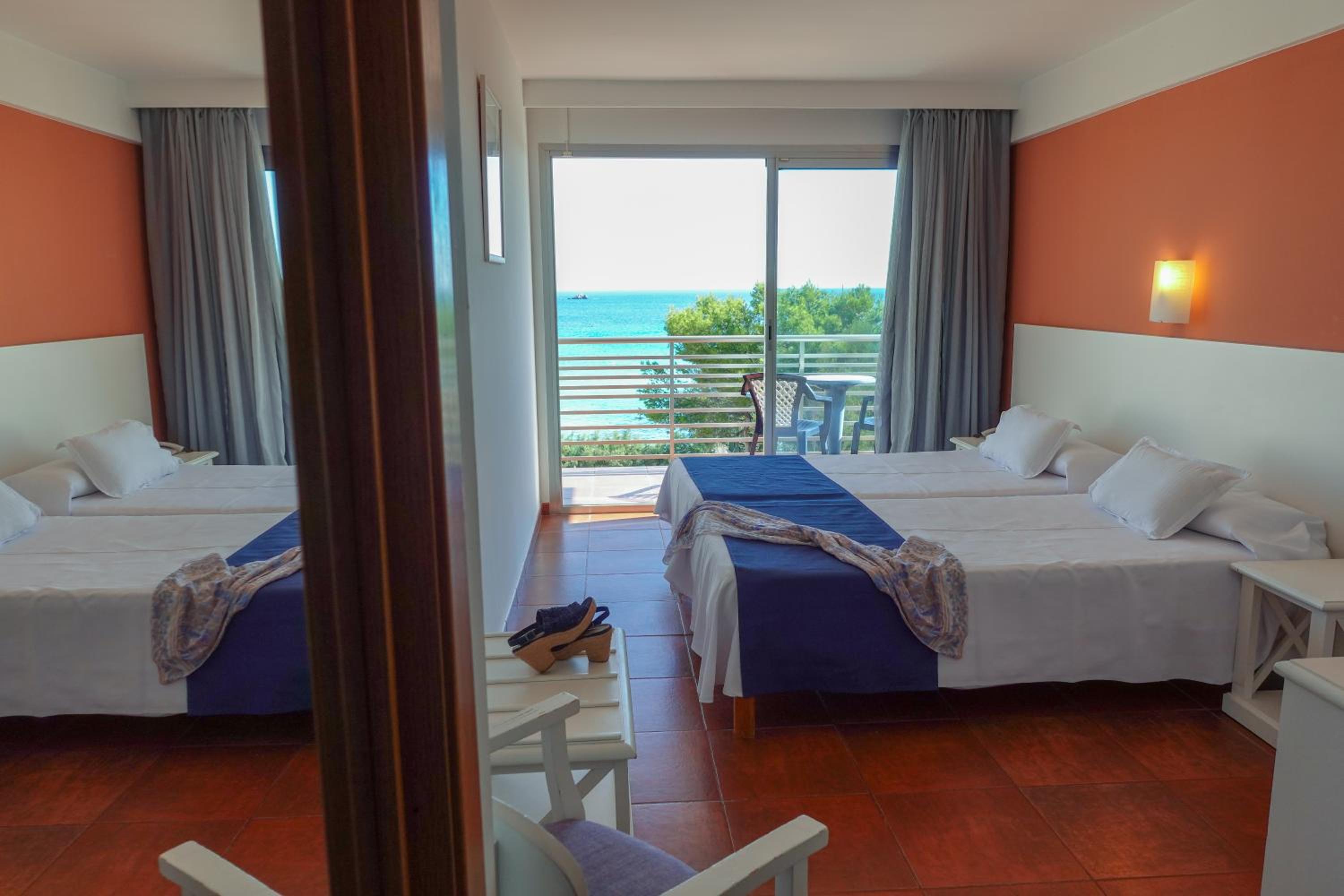 Double or Twin Room with Sea View
